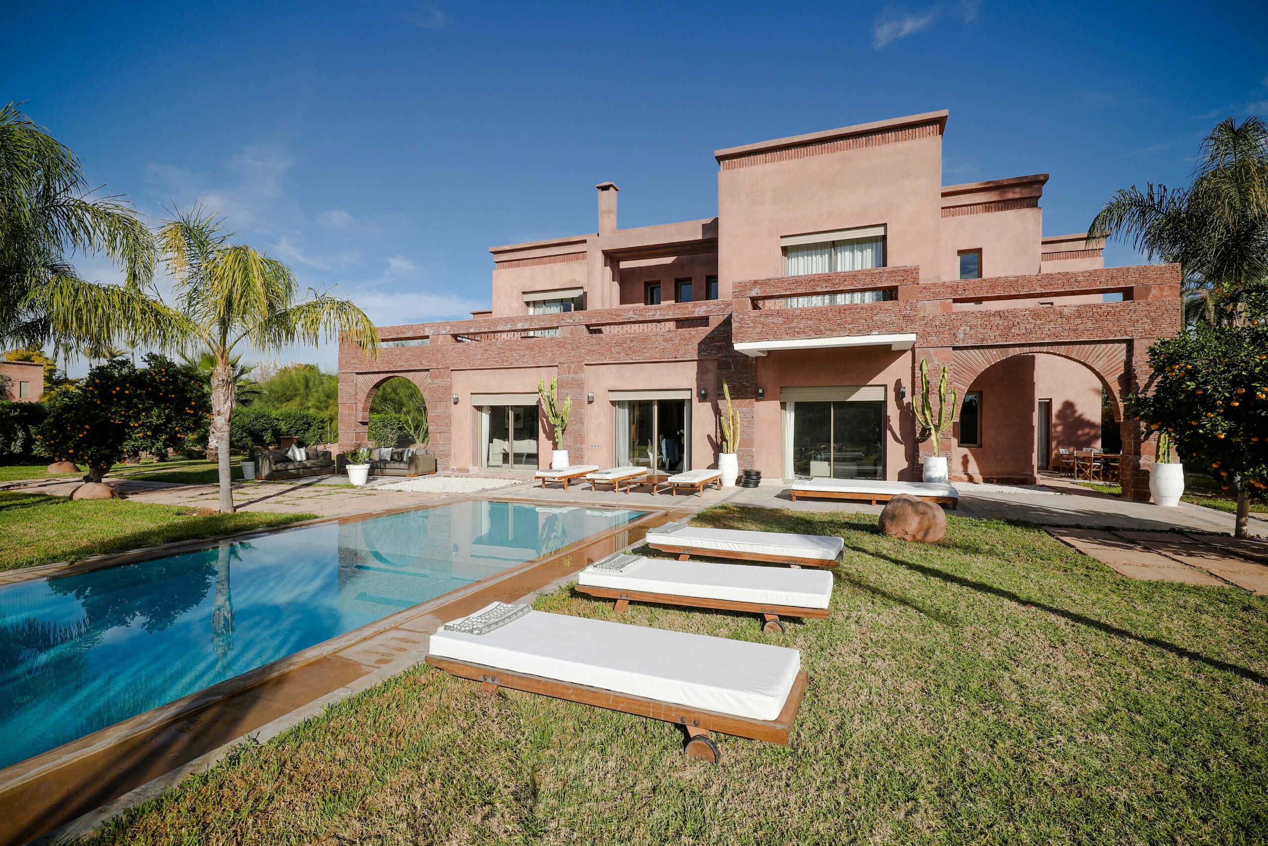Property Image 2 - Impressive Holiday Villa with Vast Pool and Garden