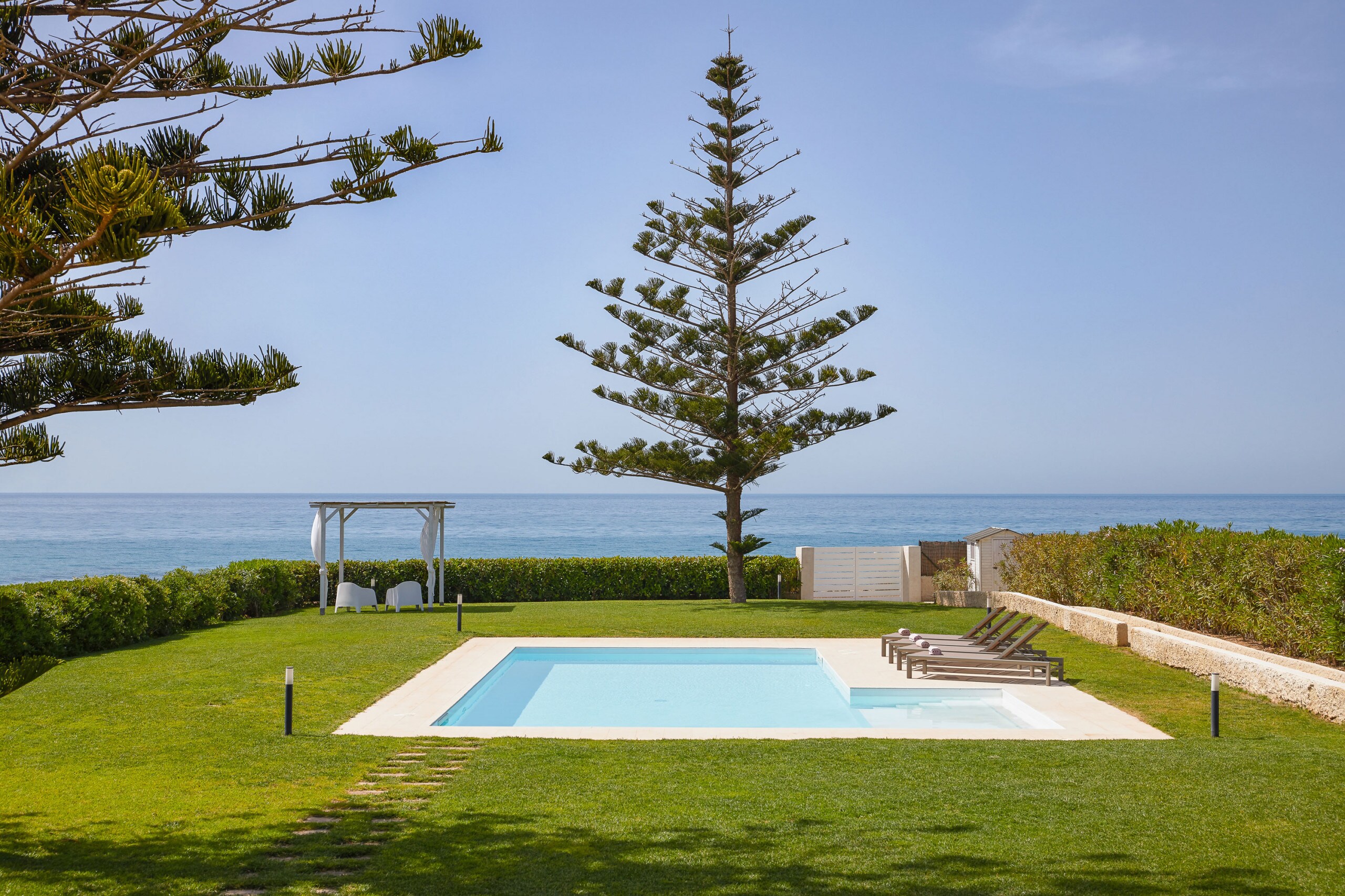 Property Image 1 - Contemporary Vibrant Mansion with Serene Sea Views