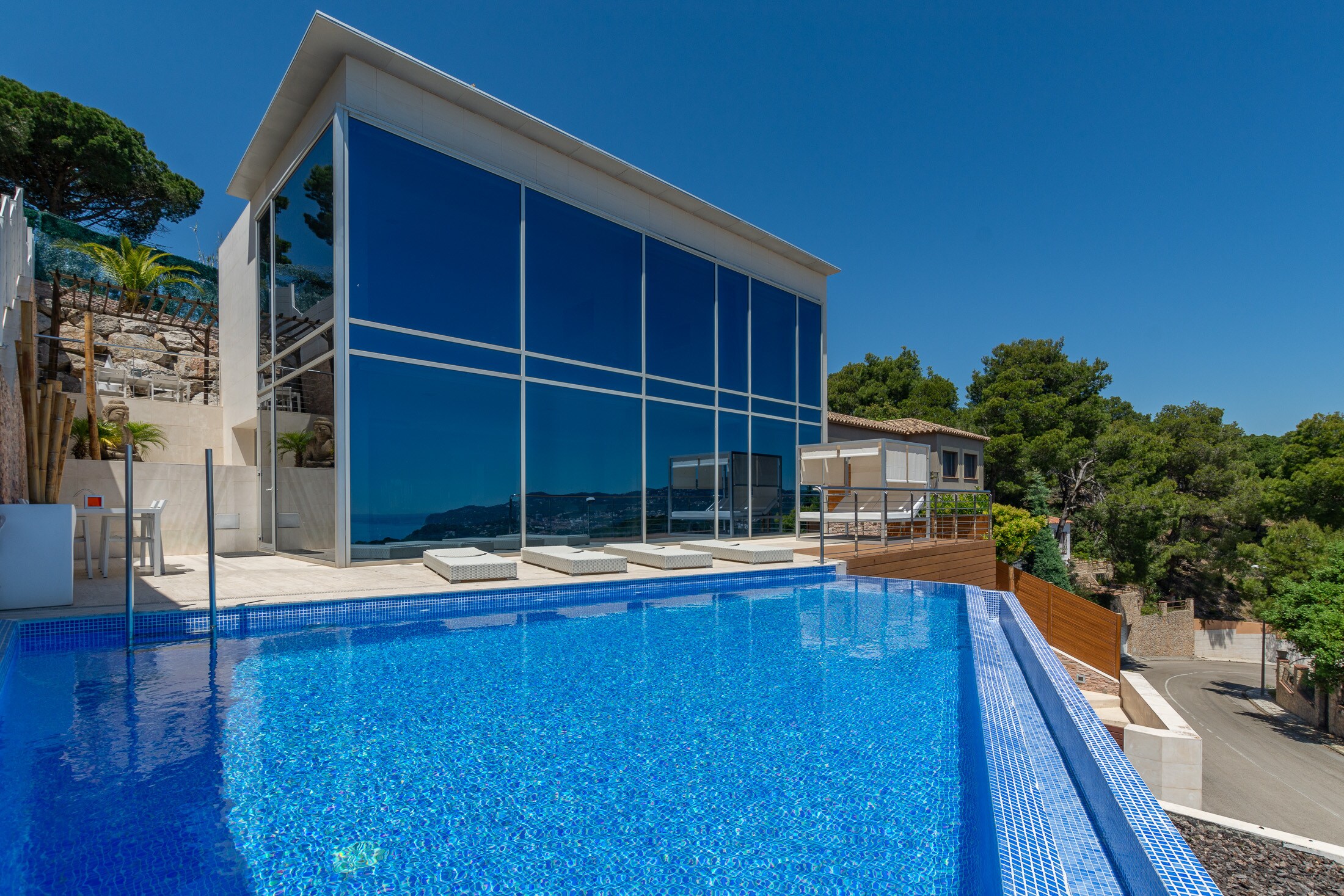 Property Image 1 - Impressive Modern Villa Filled with Natural Light