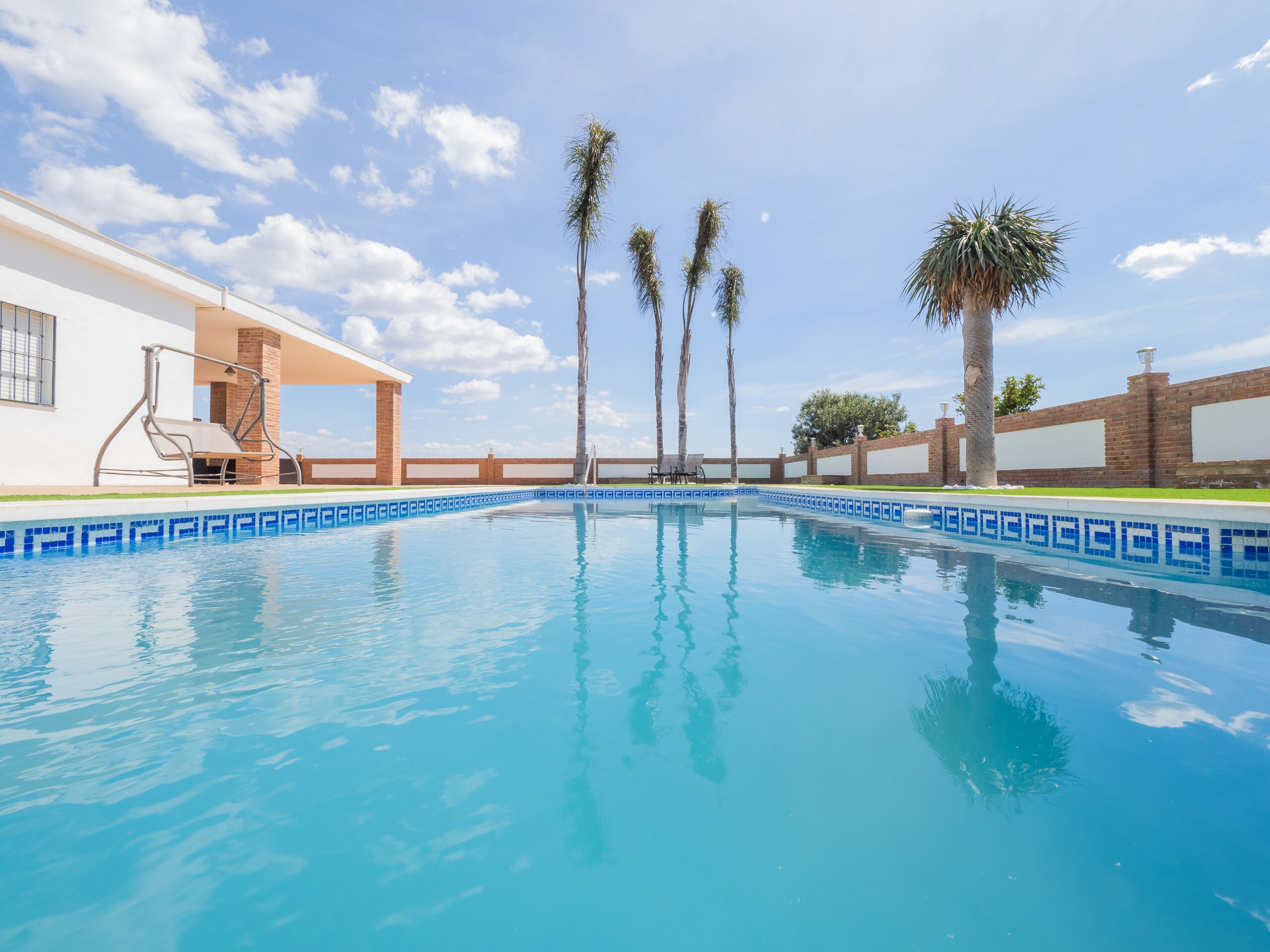 Enjoy the private pool of this Villa in Cártama
