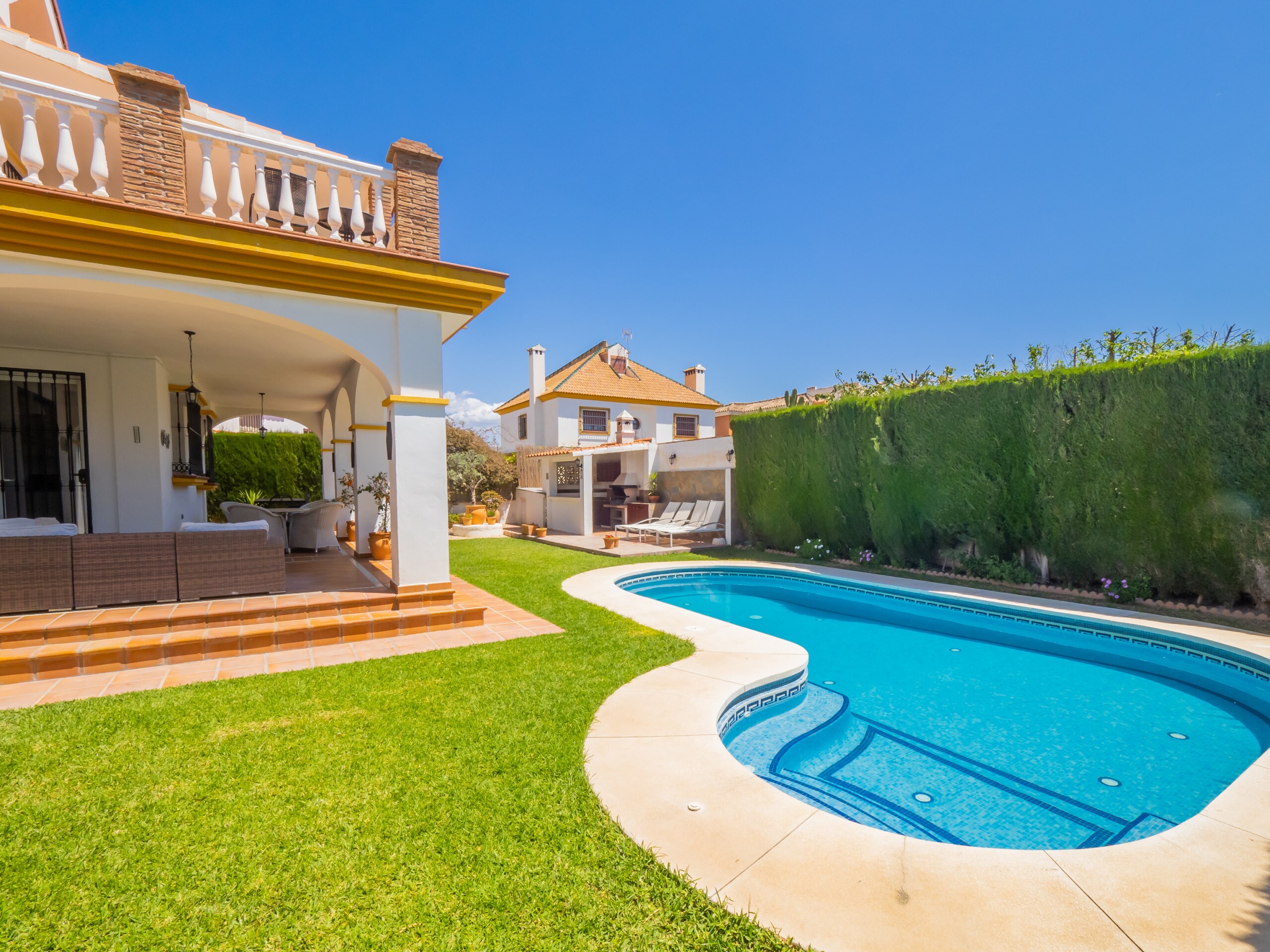 Property Image 2 - Vibrant Villa with a Gorgeous Garden close to the Beach