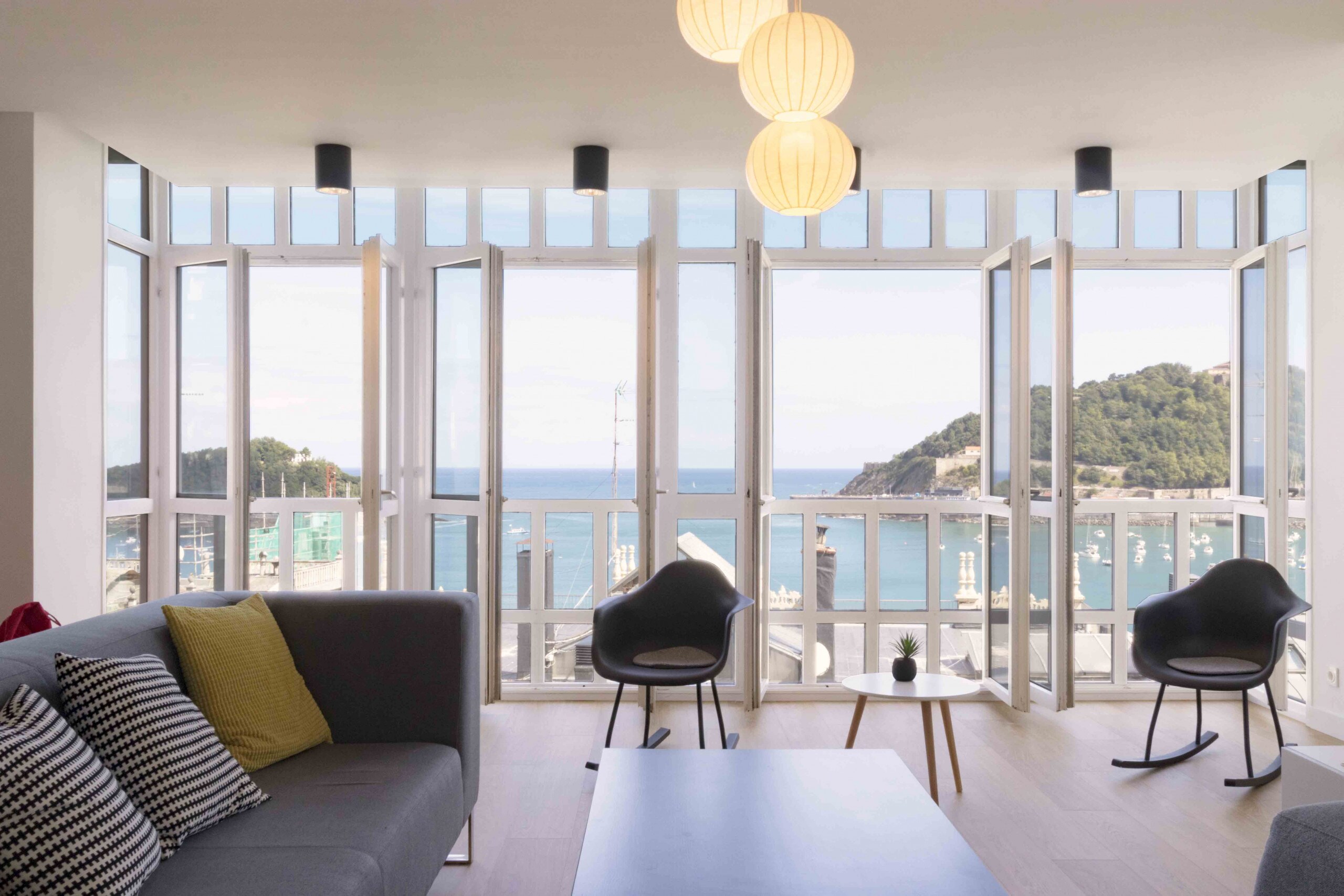 Property Image 1 - Three Bedrooms Apartment with a Panoramic View to La Concha Bay