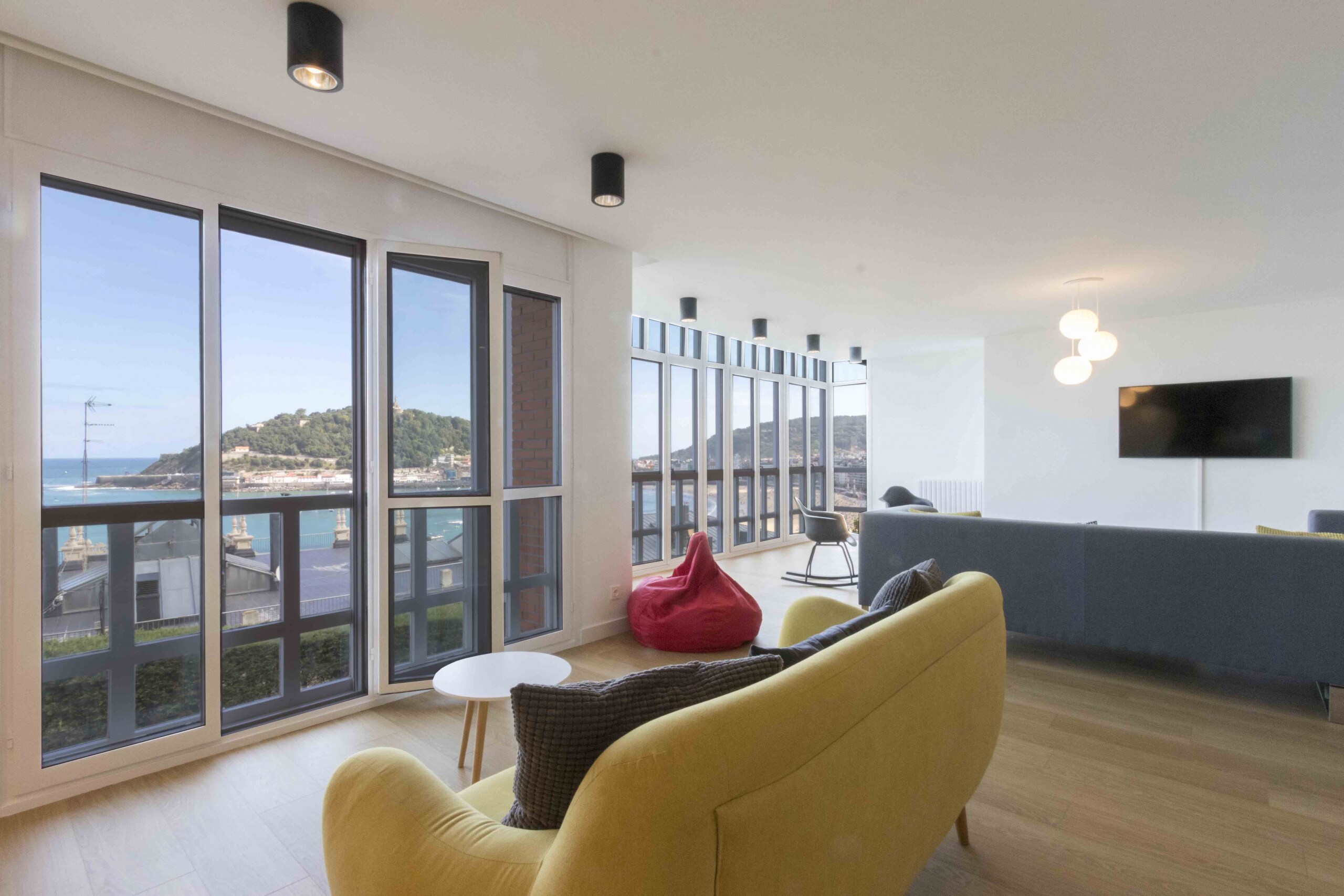 Property Image 2 - Three Bedrooms Apartment with a Panoramic View to La Concha Bay