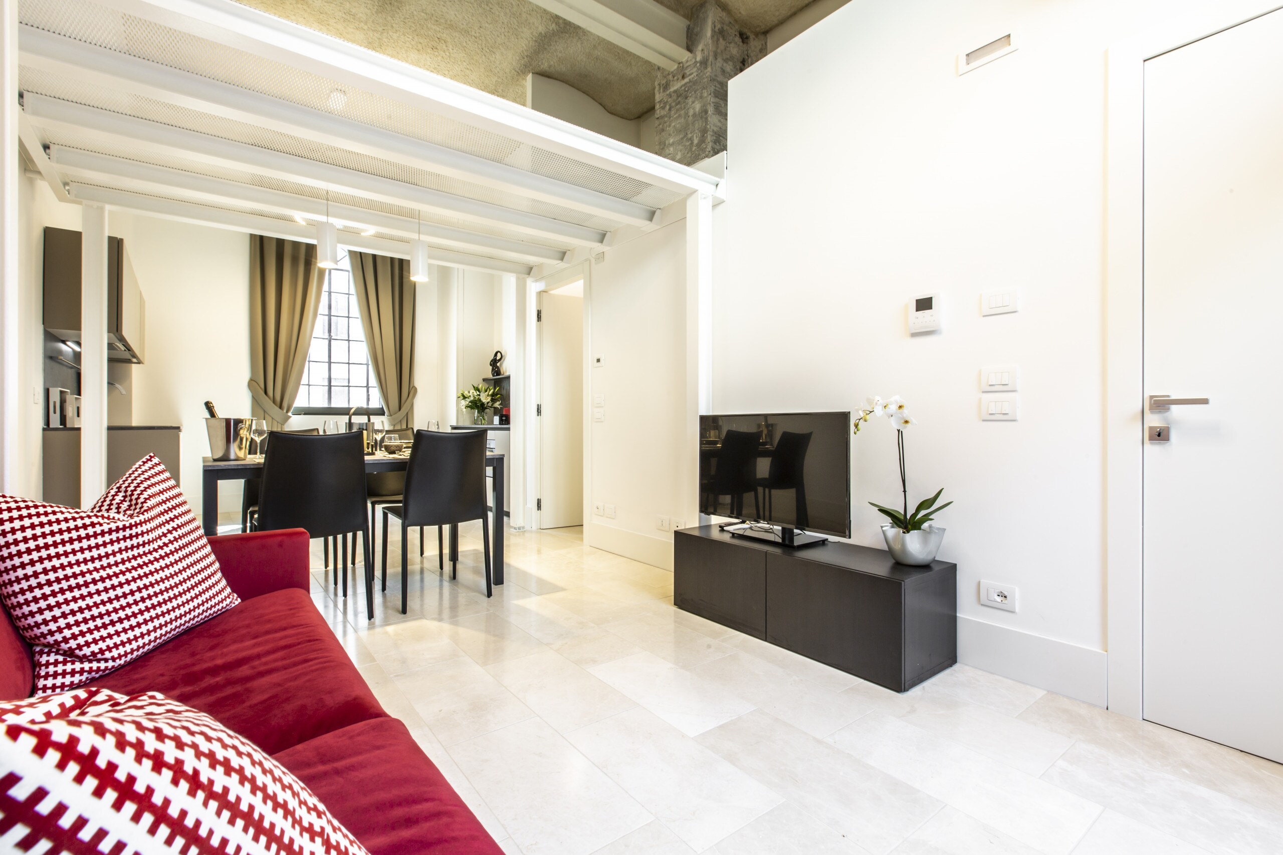 Property Image 1 - Attractive & elegant 2-bedroom apartment located in a residential area of Venice