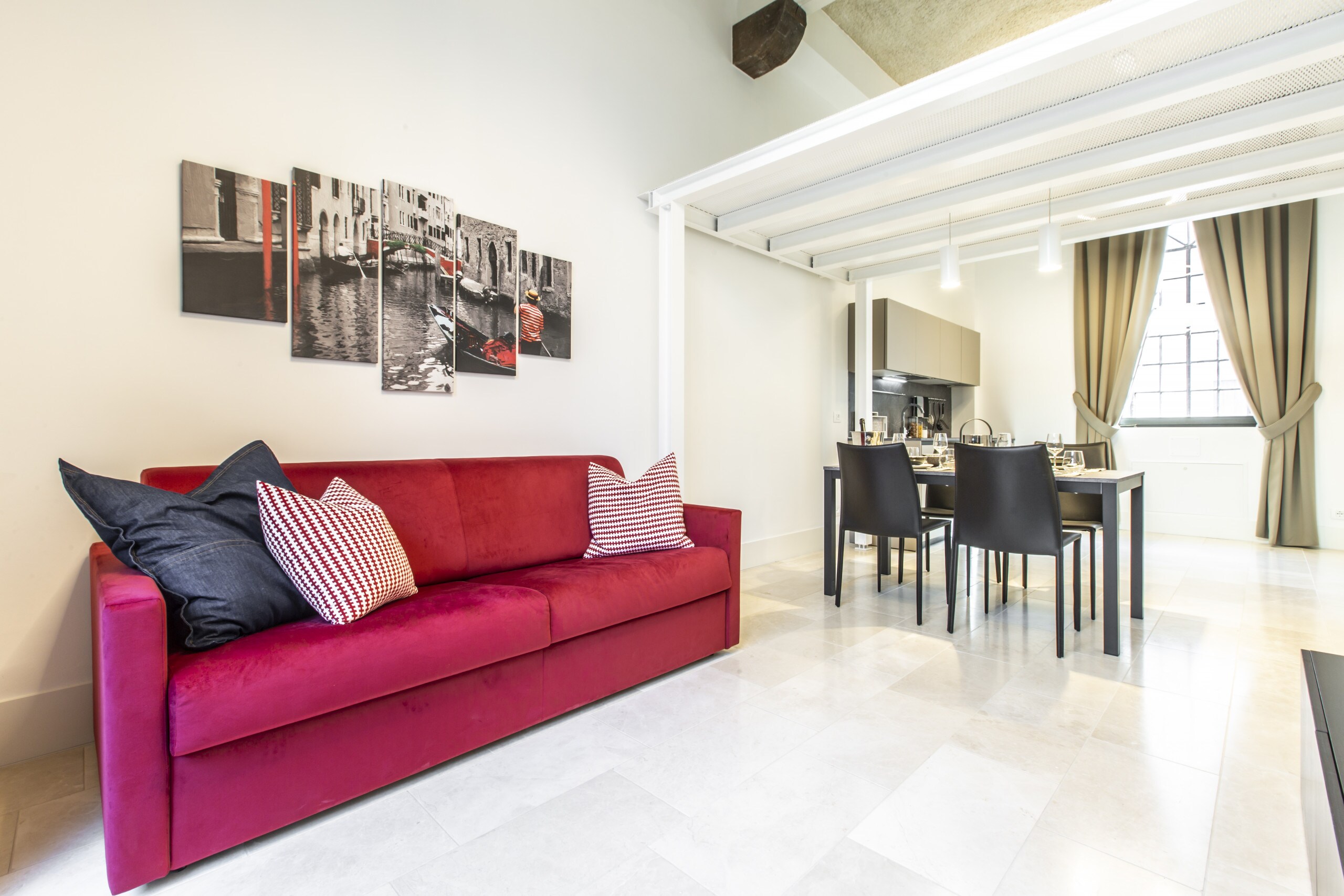 Property Image 2 - Attractive & elegant 2-bedroom apartment located in a residential area of Venice