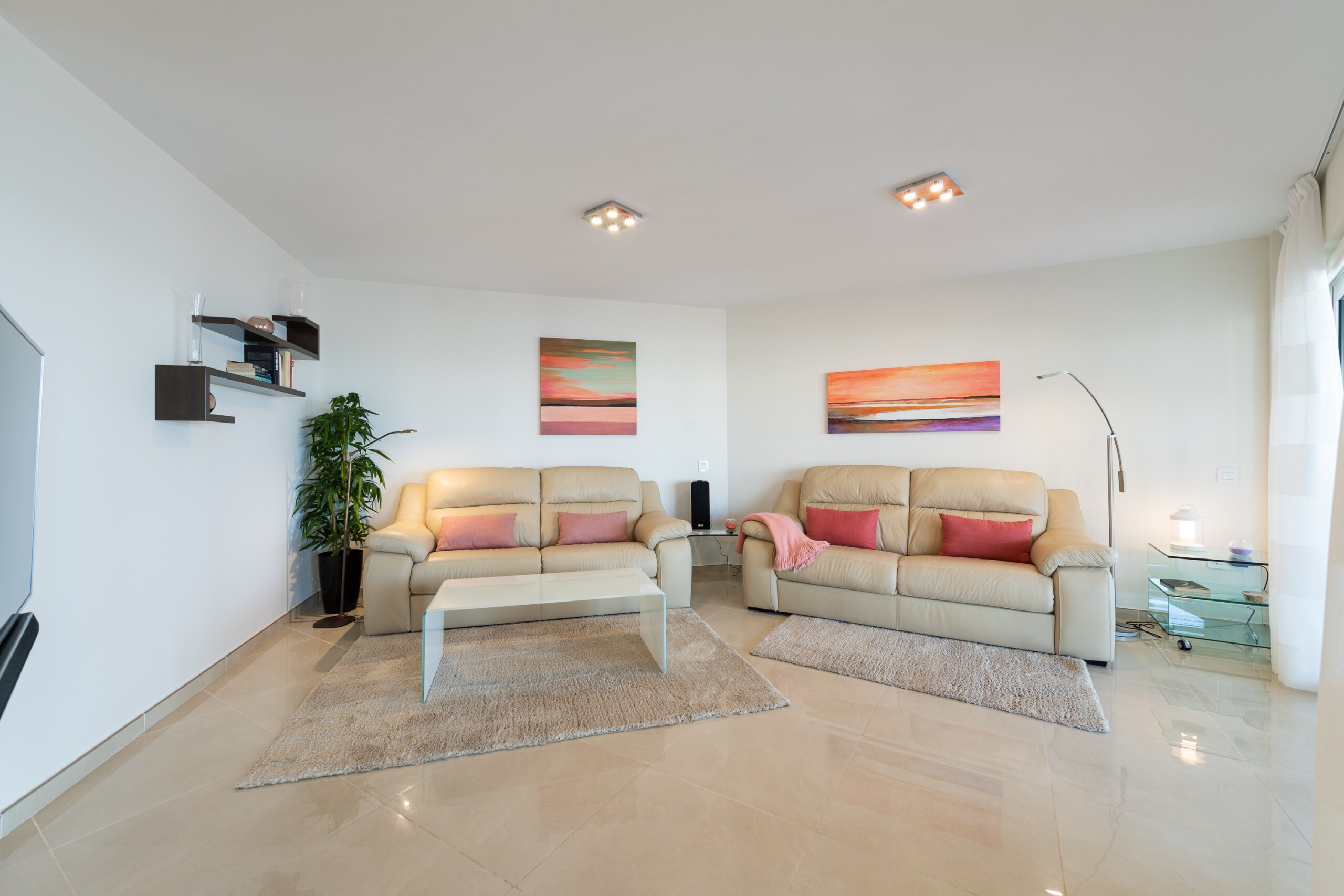 Property Image 2 - Posh Top Notch Apartment with Sea Front Terrace