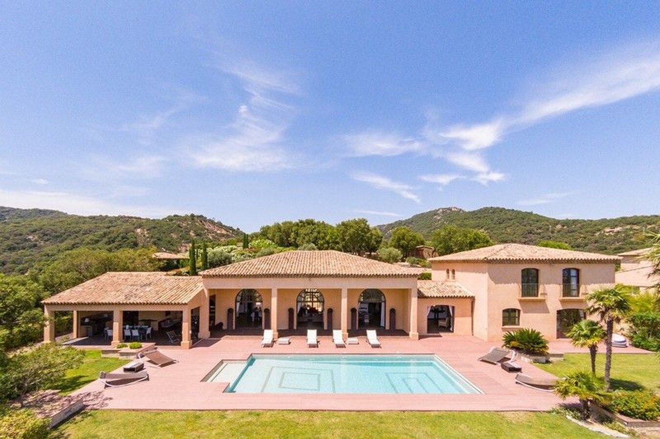 Property Image 1 - Luxurious spacious 5 bedroom villa with pool, AC and sea view in Grimaud