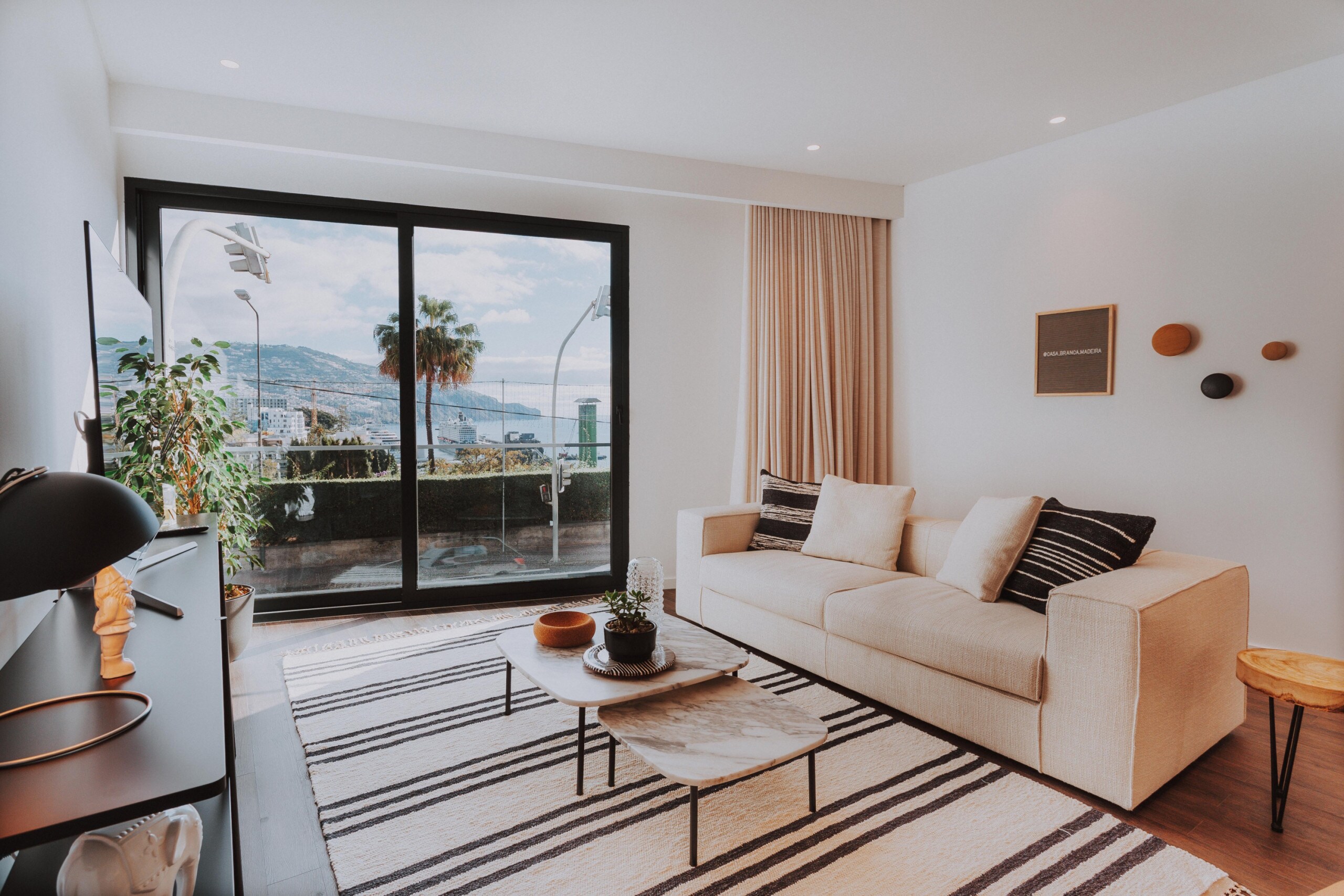 Property Image 1 - Lovely Light Apartment Overlooking the Bay of Funchal