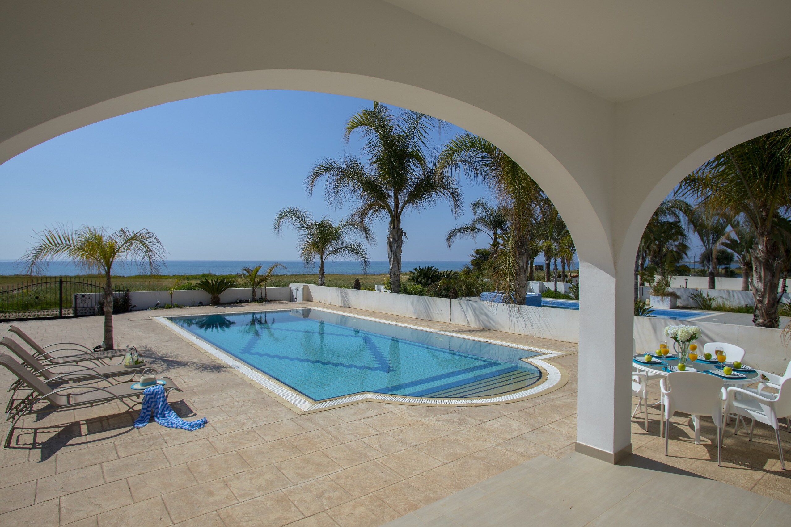 Property Image 2 - Superb Modern Villa with Pool Area overlooking the Sea