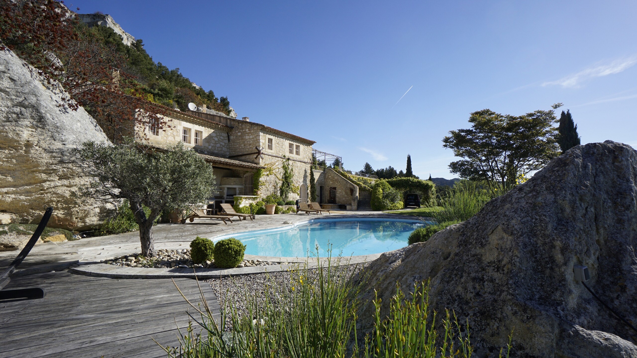 Property Image 2 - Gorgeous 4-bedroom villa in dramatic Provencal surroundings
