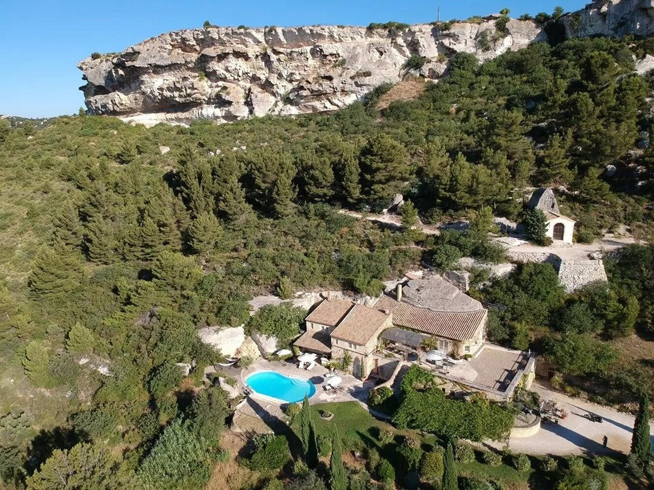 Gorgeous 4-bedroom villa in dramatic Provencal surroundings