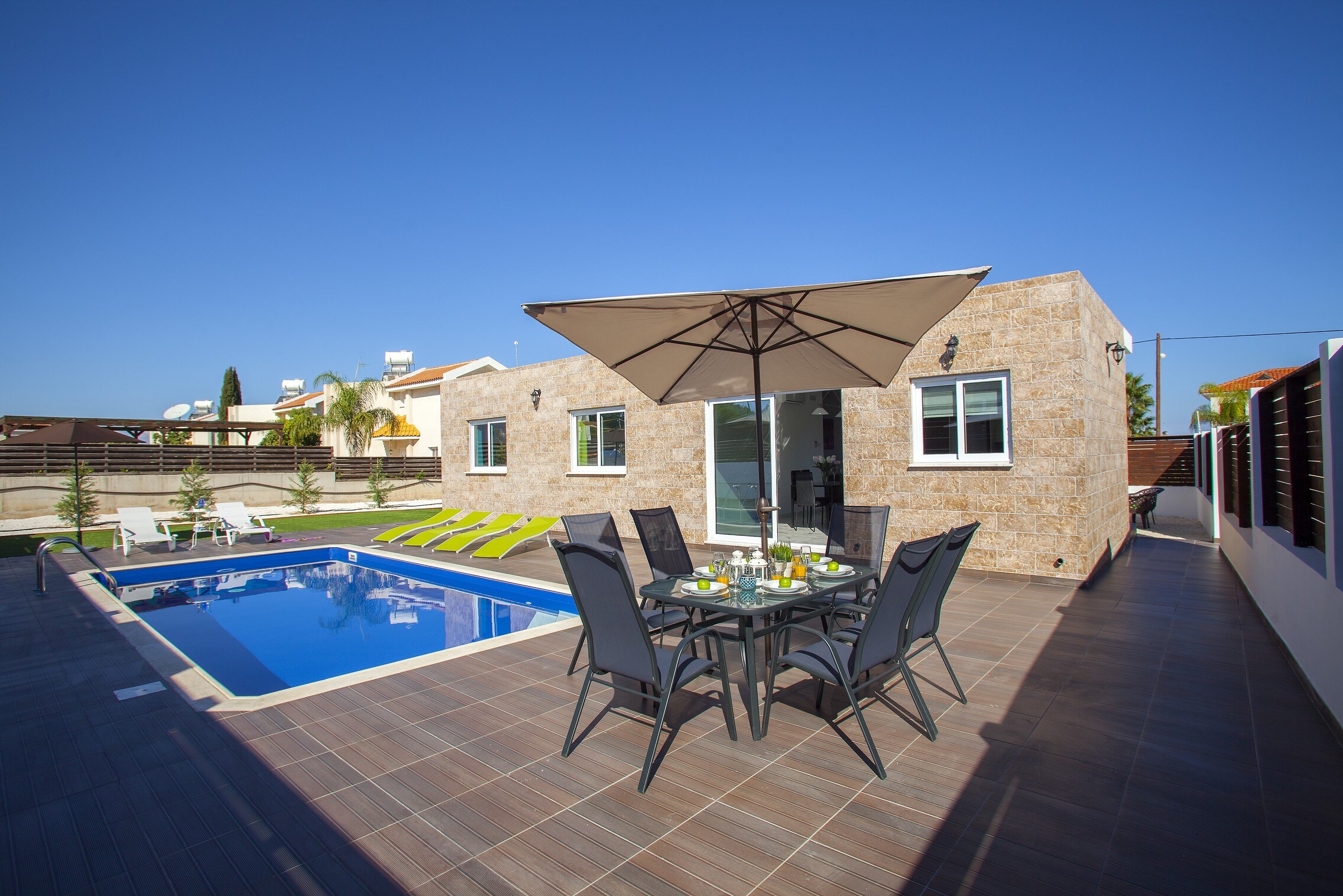 Property Image 1 - Nice Vibrant Villa with Great Pool Area near the Beach