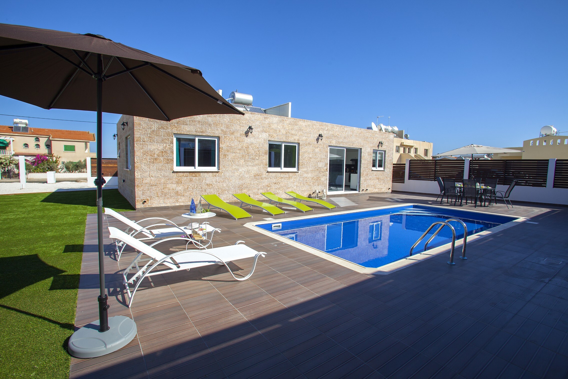 Property Image 2 - Nice Vibrant Villa with Great Pool Area near the Beach
