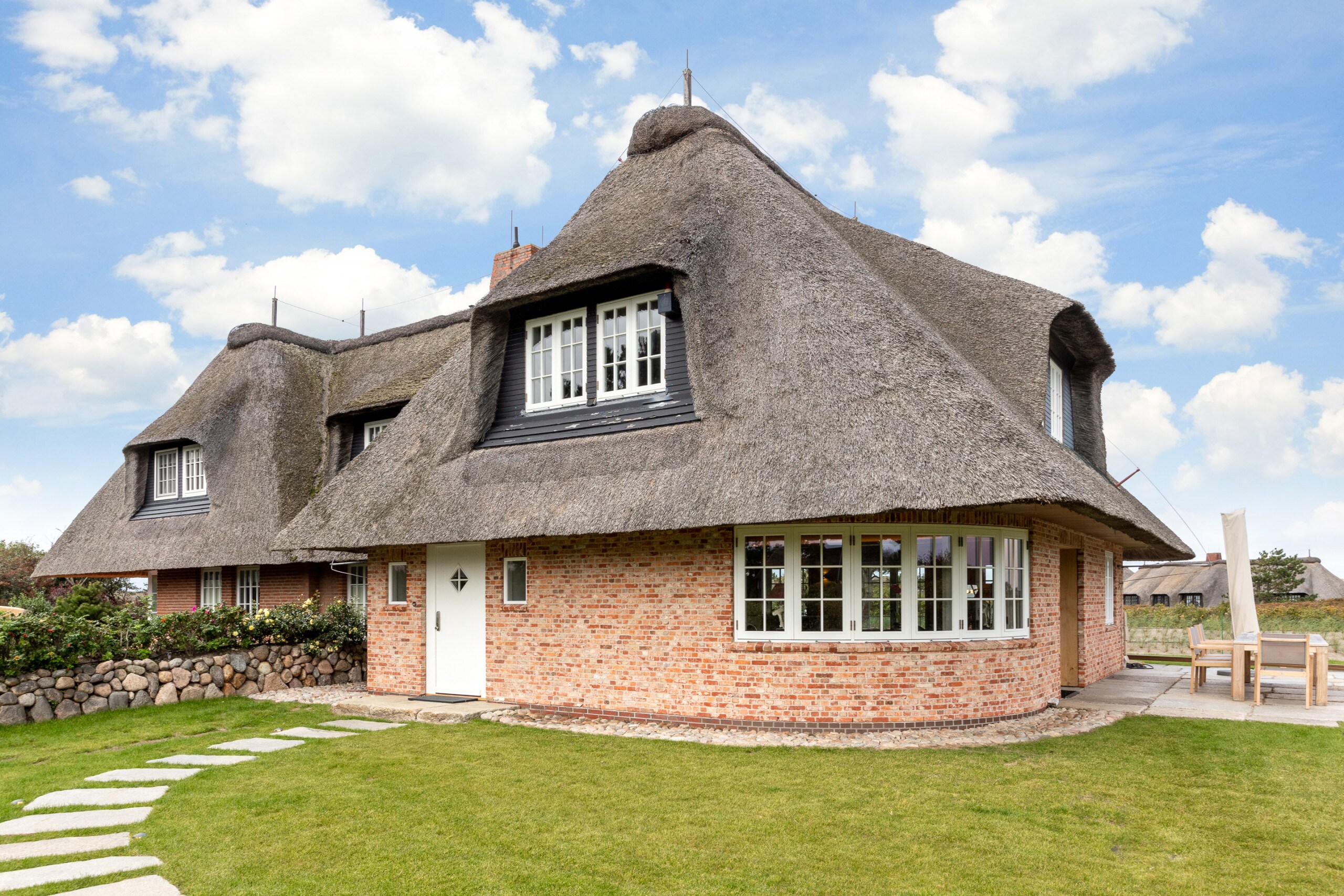 Property Image 2 - Luxurious Chic Home with Traditional Thatched Roof