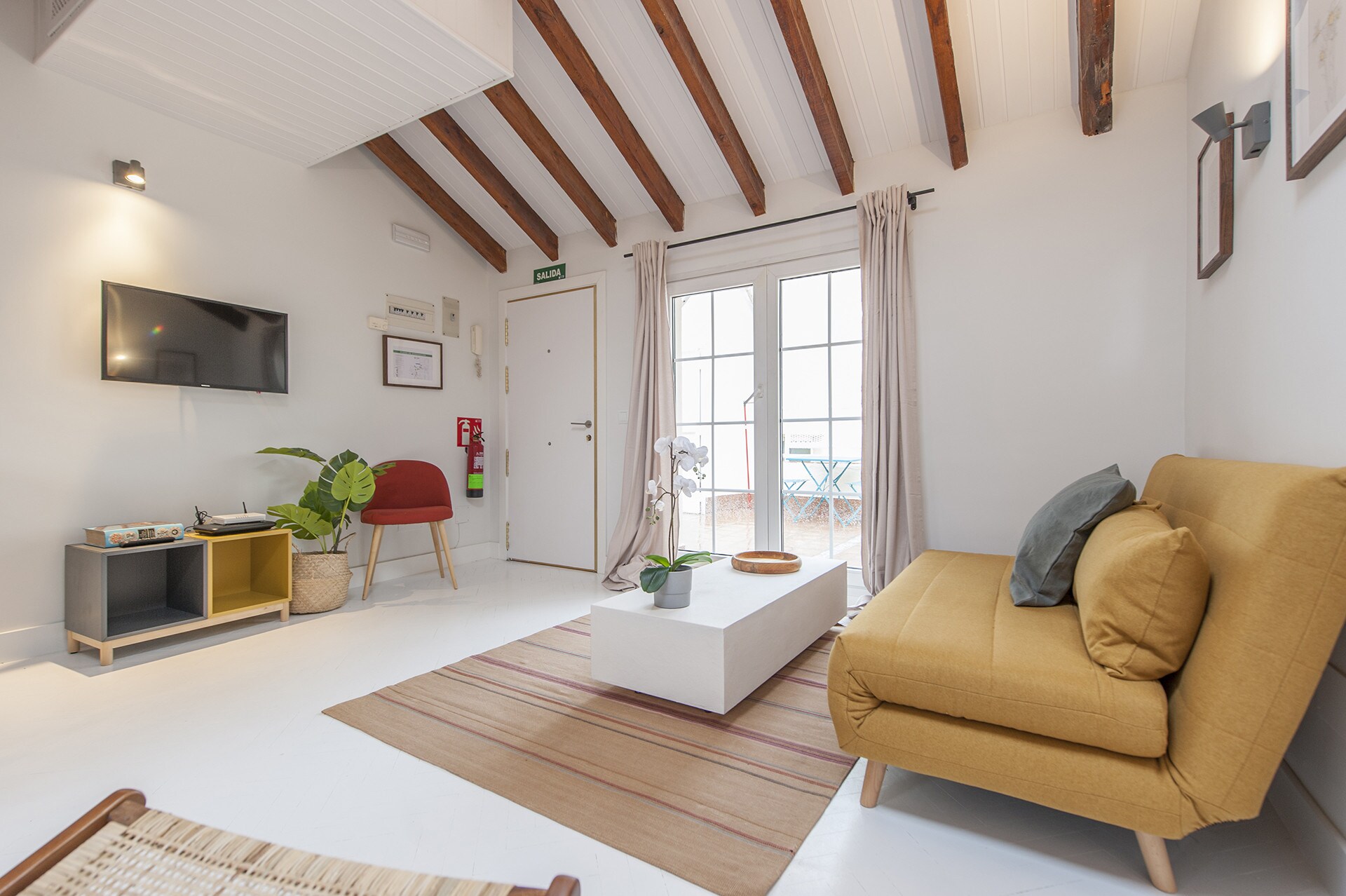 Property Image 2 - Charming attic with terrace in Madrid City center