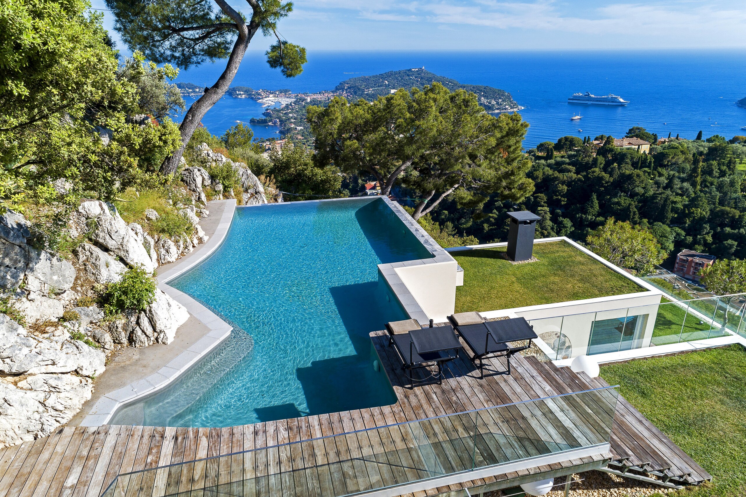 Property Image 2 - New designer villa with stunning sea views across the French Riviera