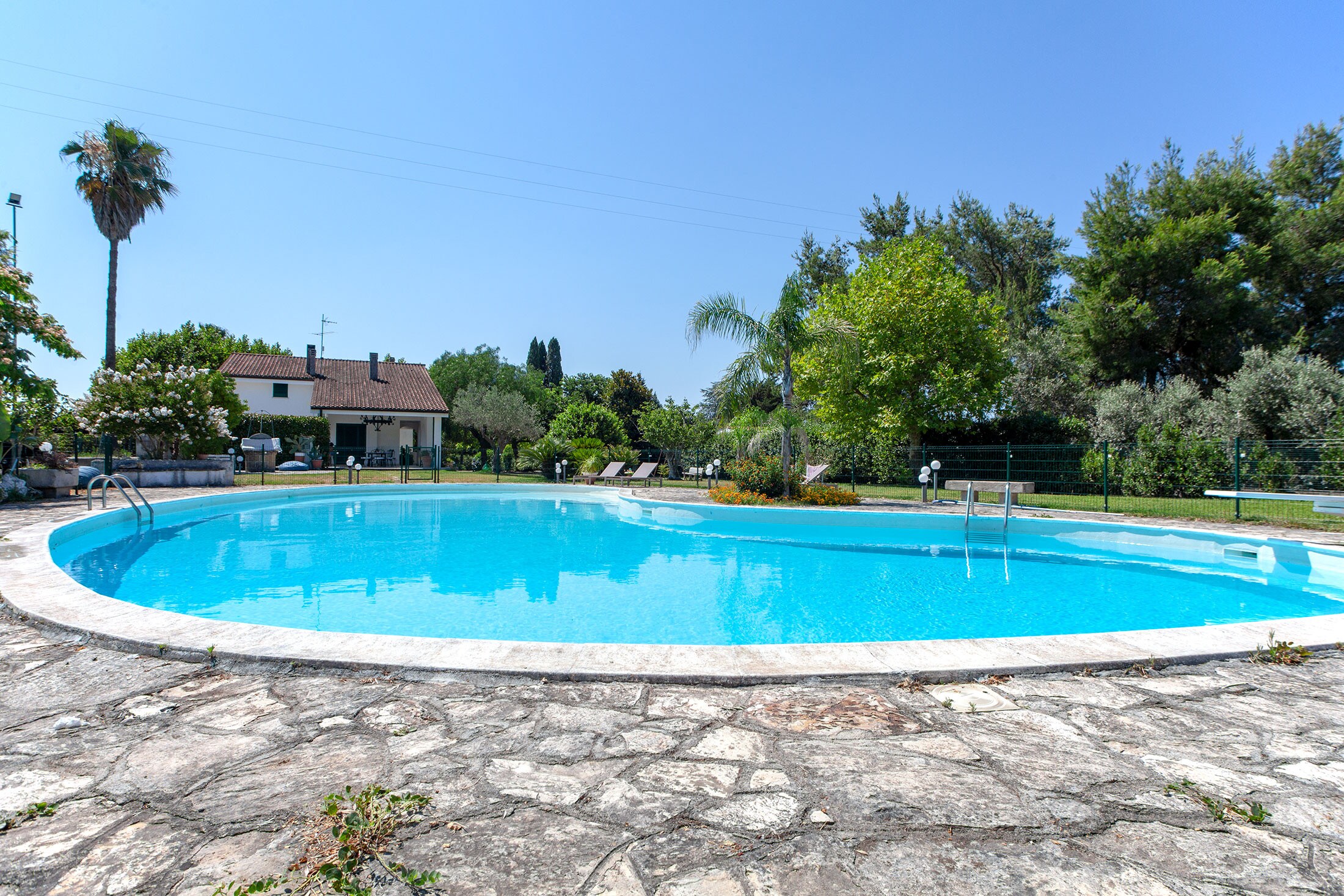 Property Image 2 - Holiday villa with large private pool, 6 bedrooms and 4 bathrooms m550