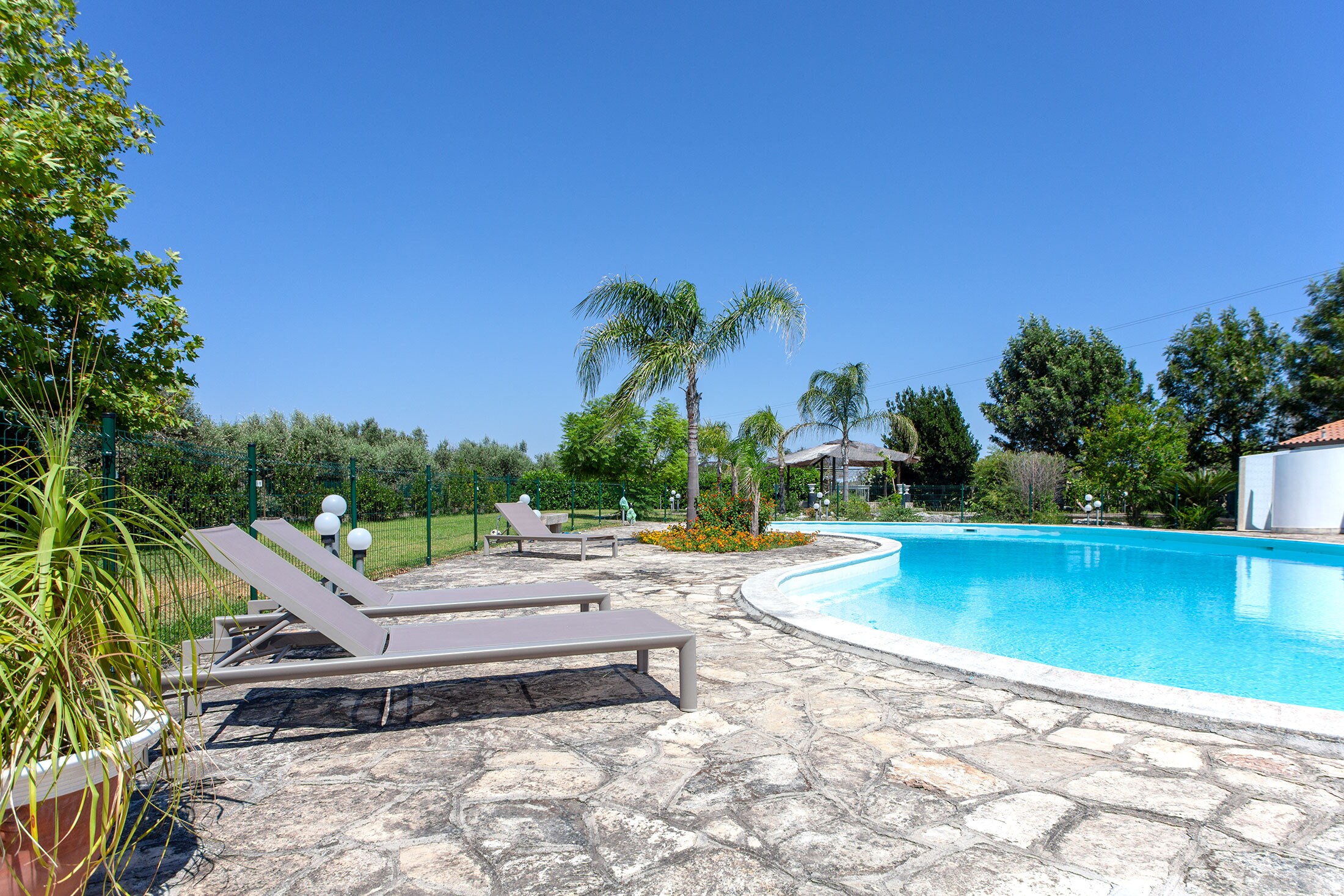 Property Image 1 - Holiday villa with large private pool, 6 bedrooms and 4 bathrooms m550