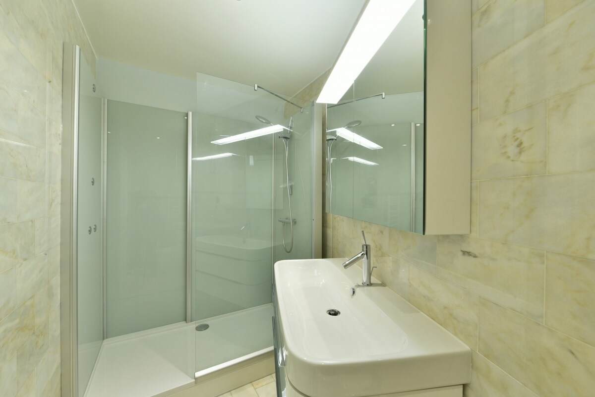Property Image 2 - Spacious Light Filled Apartment in the heart of Marais