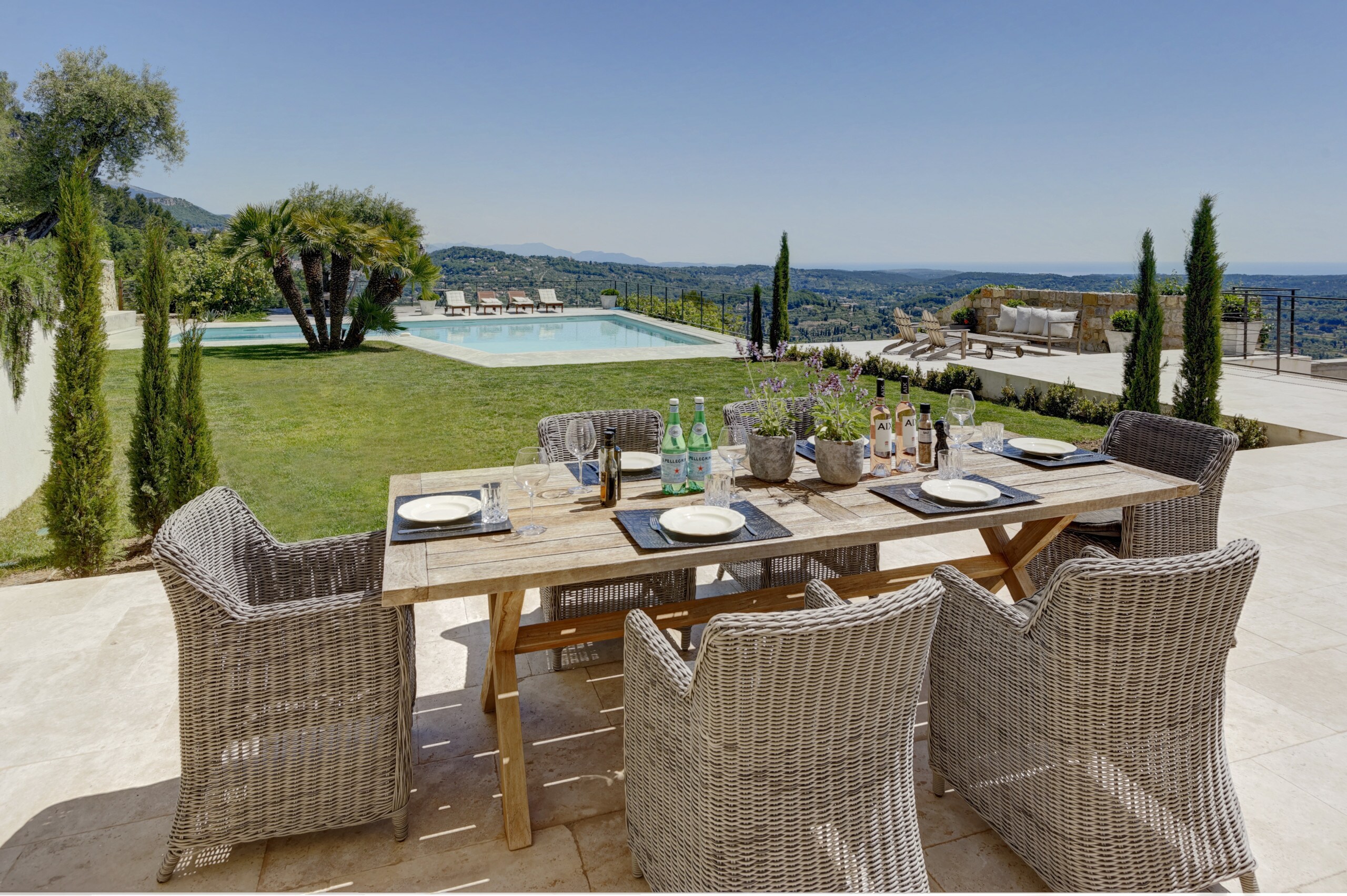 Property Image 1 - Beautifully renovated luxury property in the hills of Grasse with stunning views
