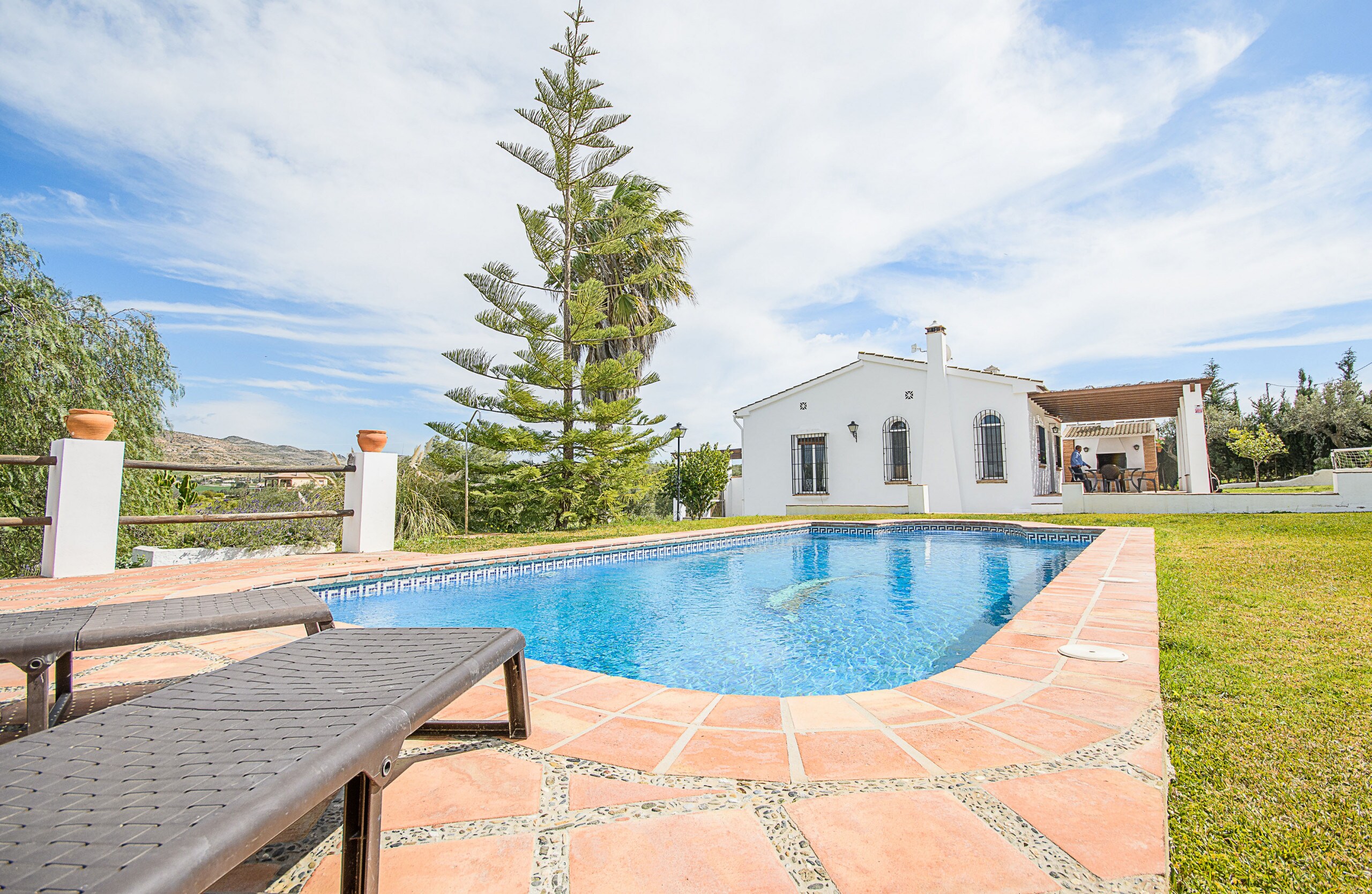 Enjoy the pool of this house in Alhaurín el Grande