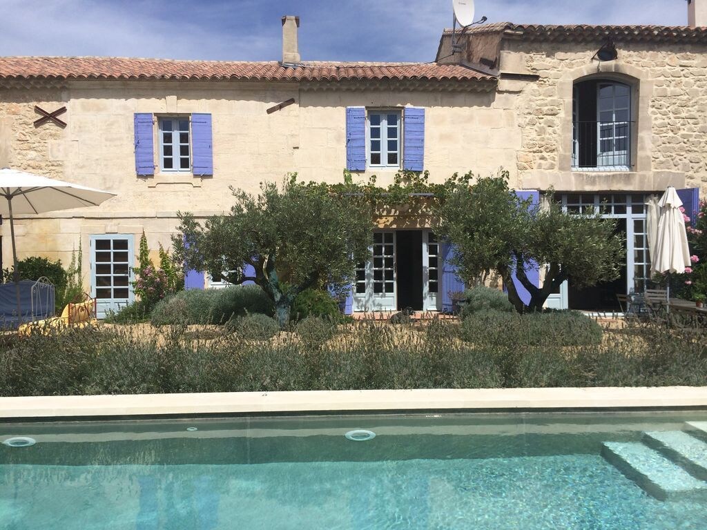 Beautifully restored 4-bedroom farmhouse in Provence