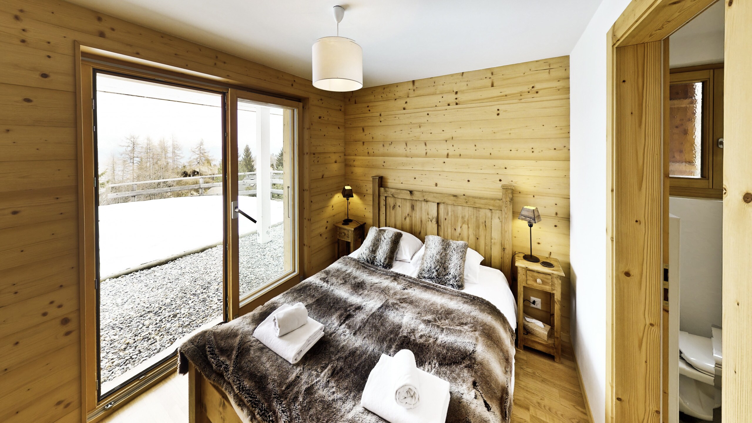 Property Image 2 - Naturally Luxurious Chalet Ideal for Large Groups