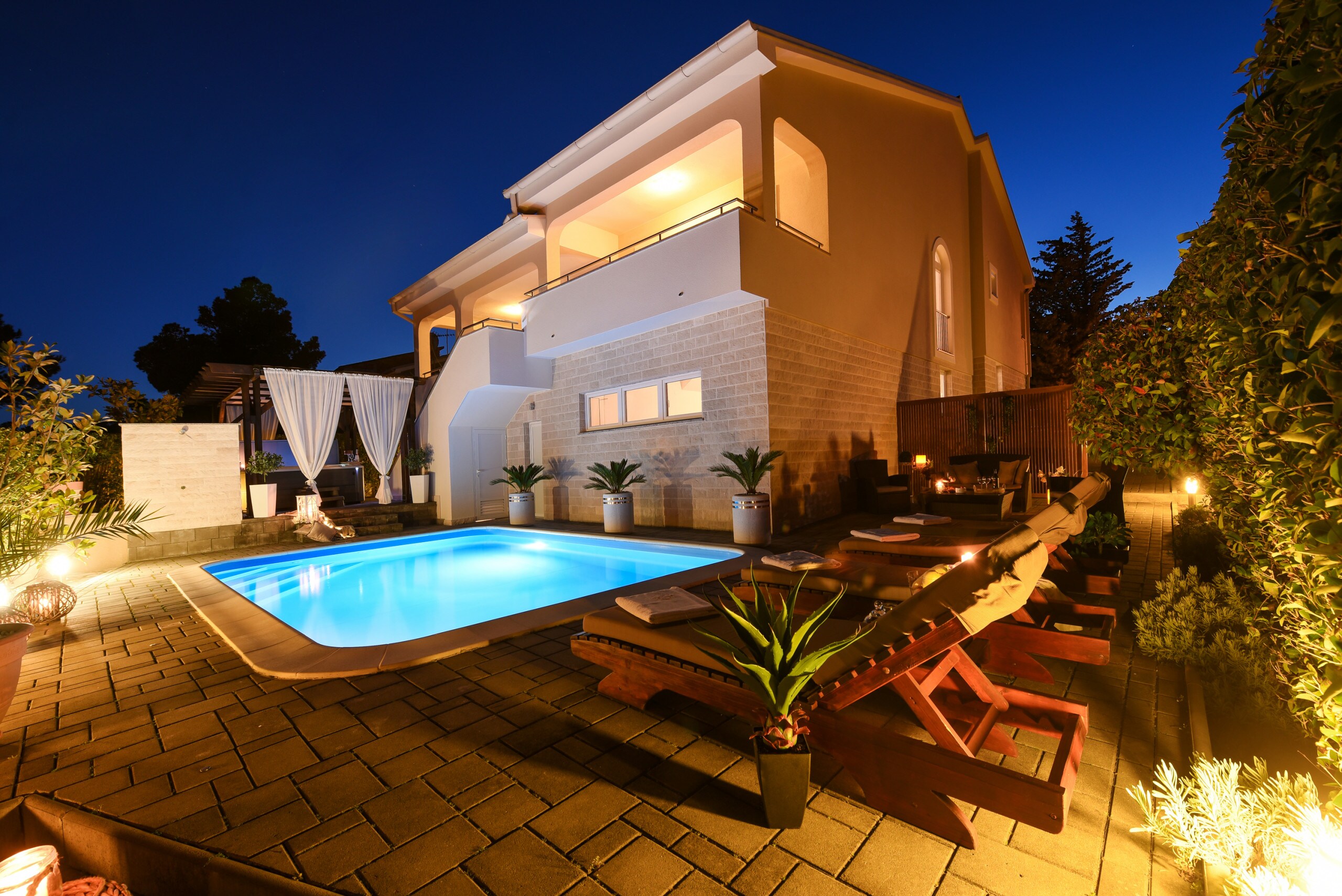 Property Image 1 - Lavish Rural Villa with Heated Pool and Jacuzzi
