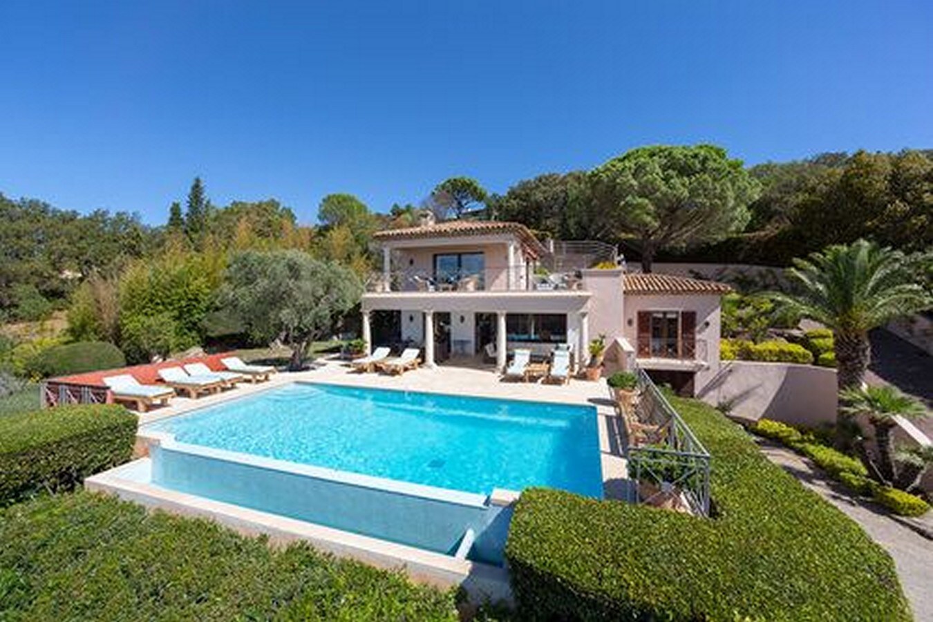 Property Image 1 - Fabulous 5-bedroom villa with AC, pool and beautiful views to Porquerolles