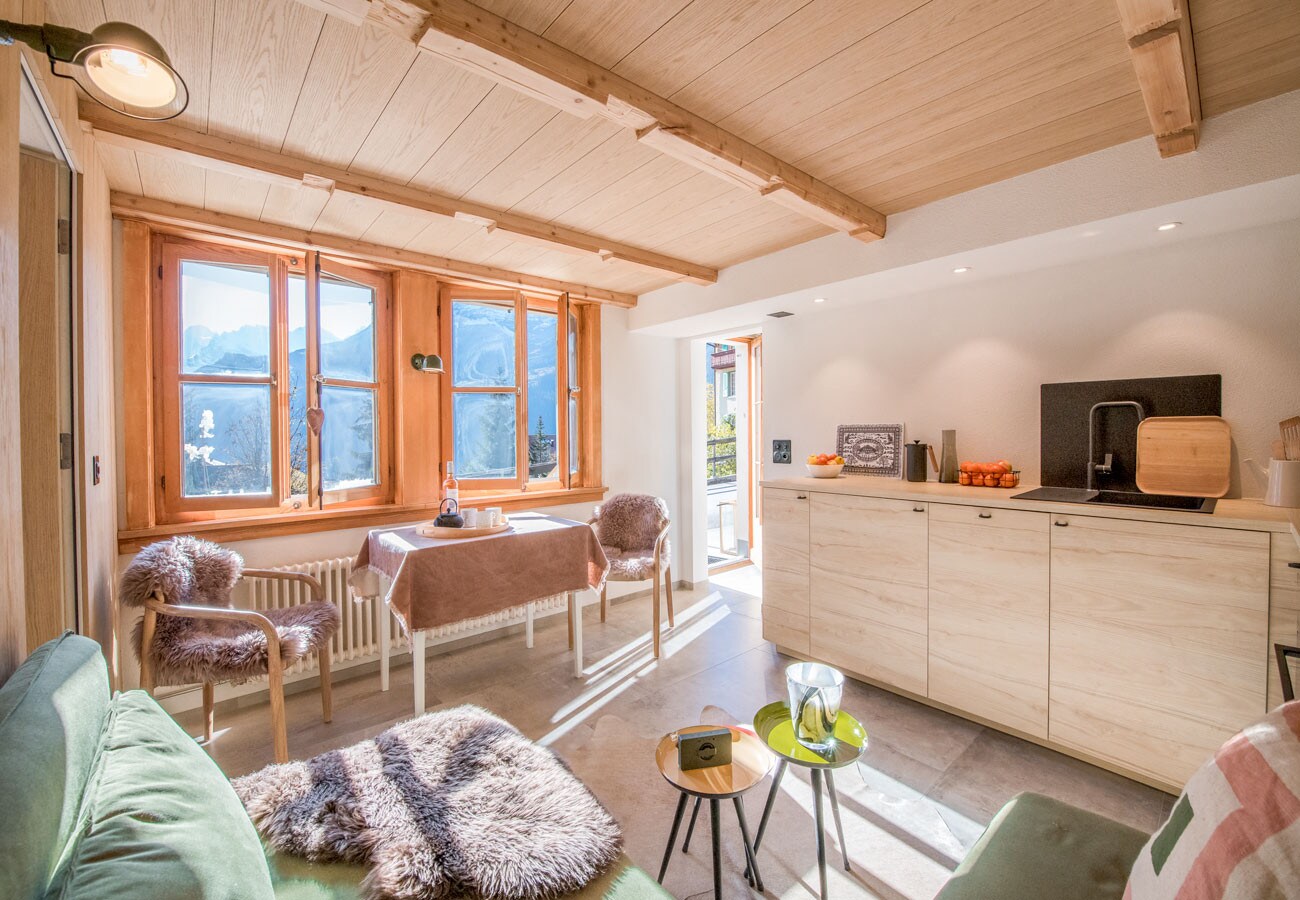 Book your holiday in this Wengen Apartment in Chalet Galliweidli with Alpine Holiday Services, your Swiss quality provider.