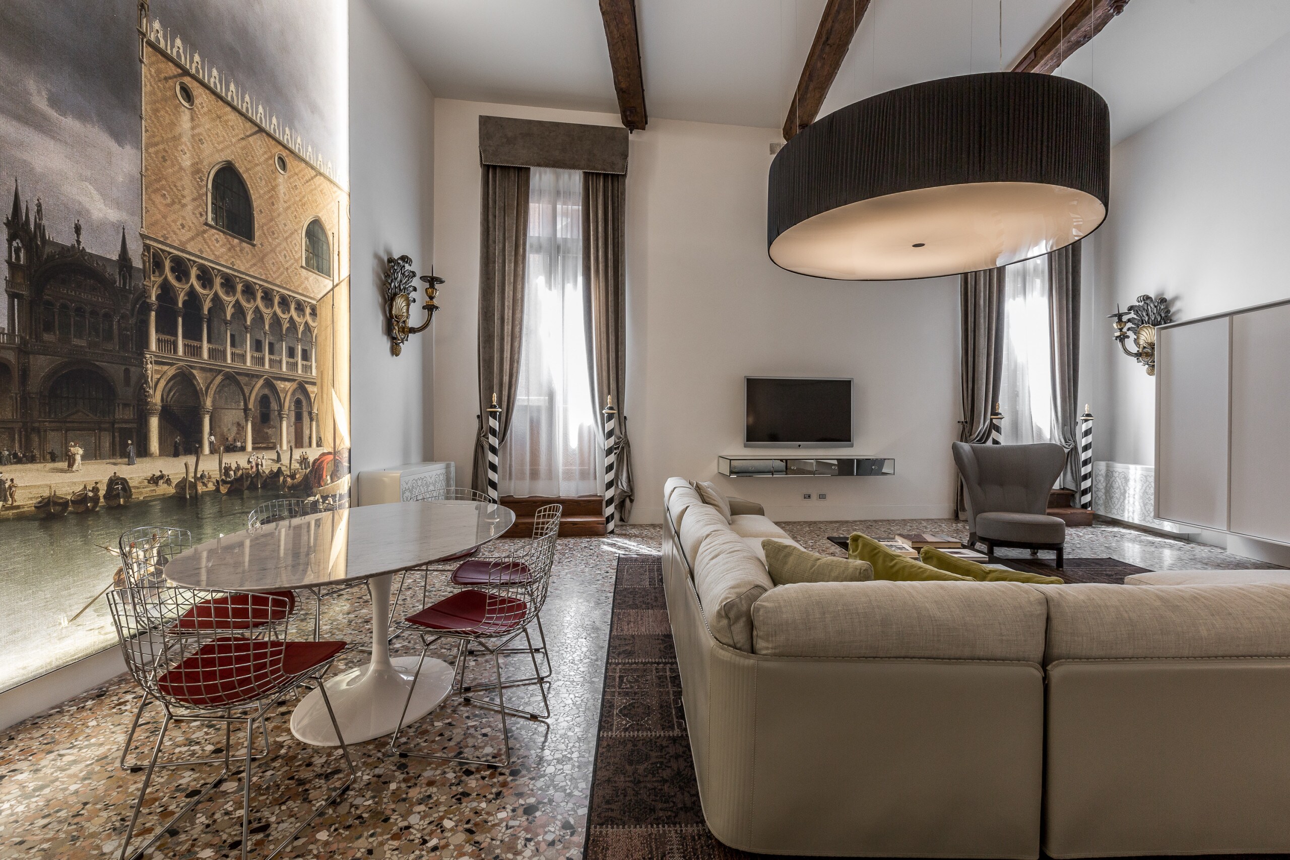Property Image 2 - Gorgeous Gothic Apartment with Canal View in San Marco