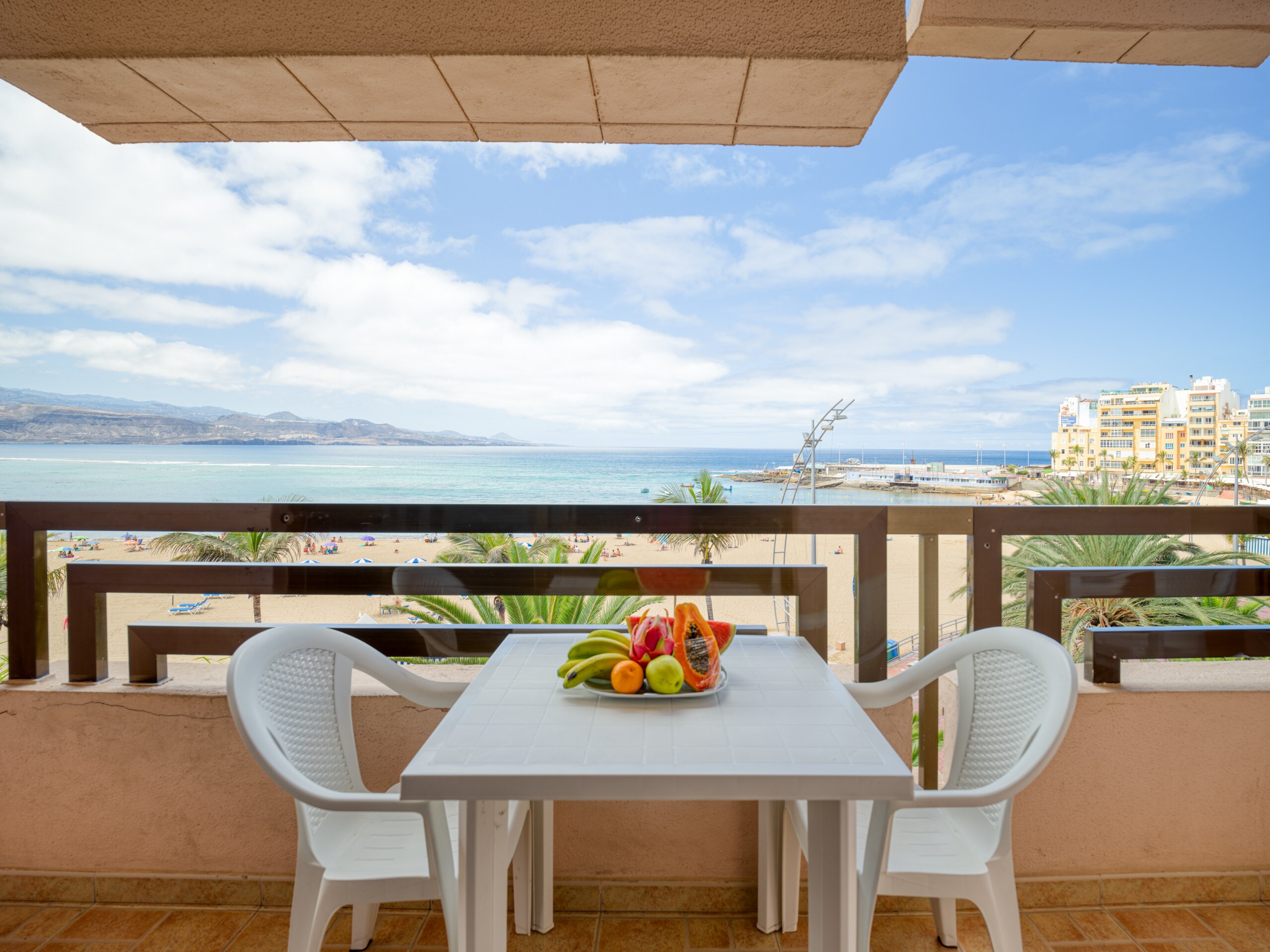 Property Image 2 - Pleasant Beachfront Apartment with Unbeatable Views