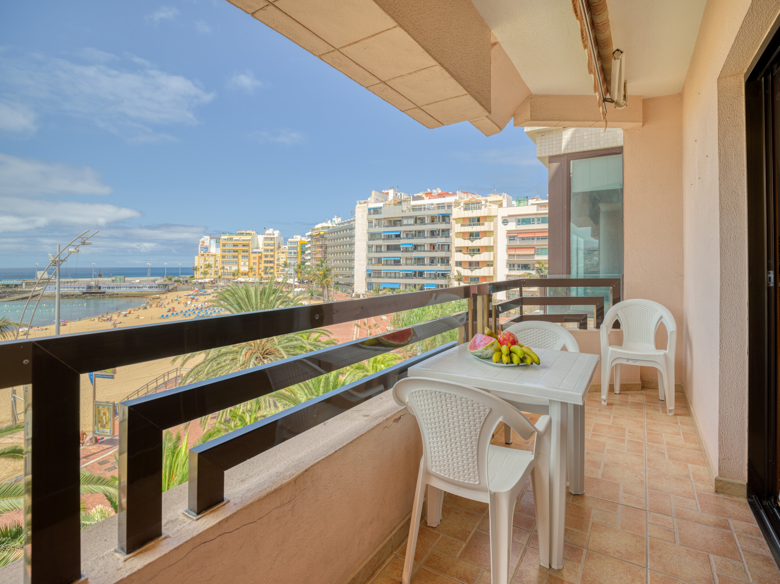 Property Image 1 - Pleasant Beachfront Apartment with Unbeatable Views