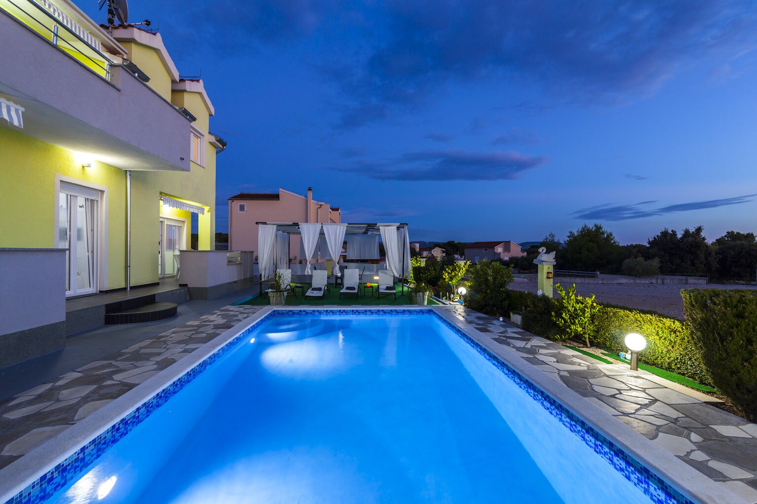 Property Image 2 - Remarkable Villa close to the Picturesque Old Town