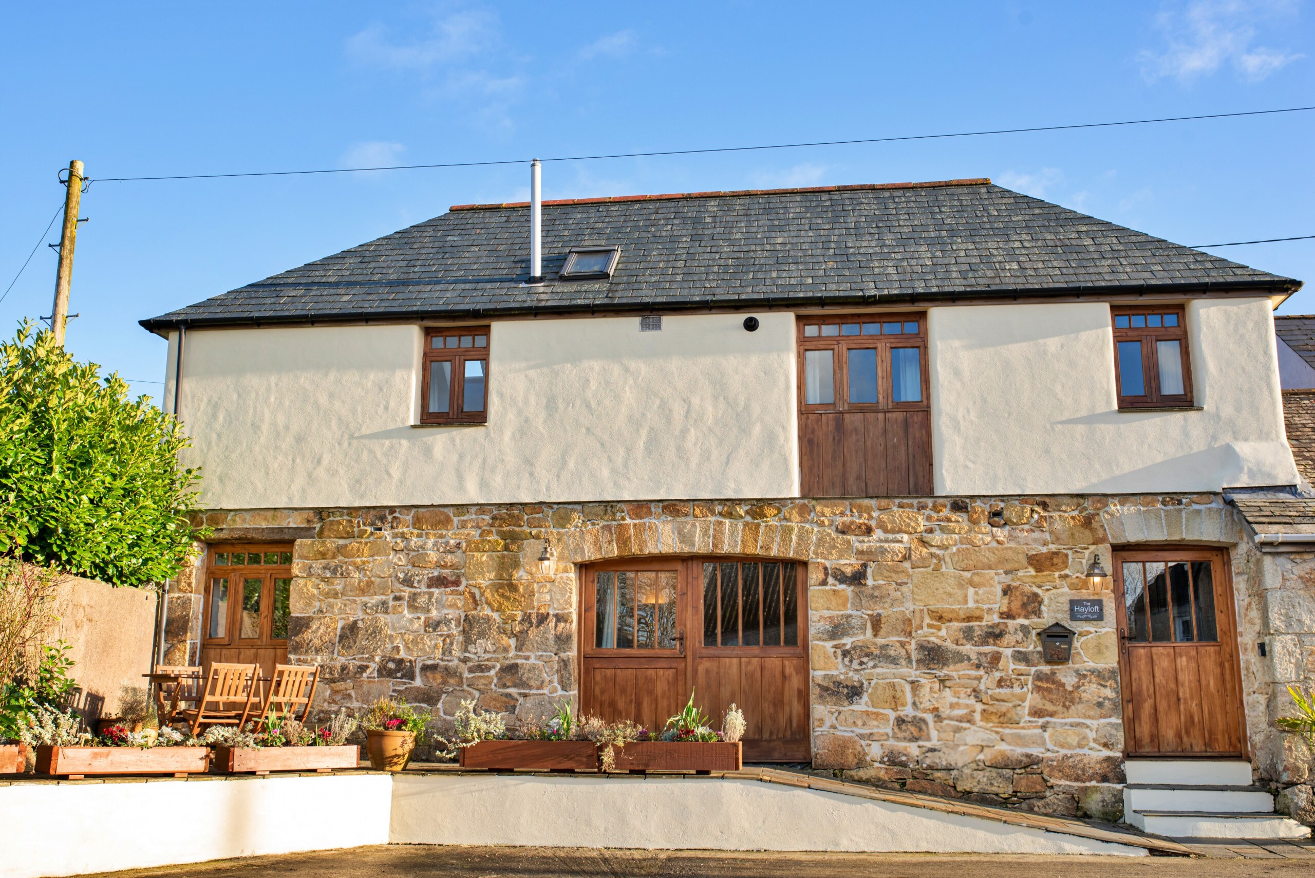 Property Image 1 - Beautifully Converted Pet Friendly Cottage with Parking