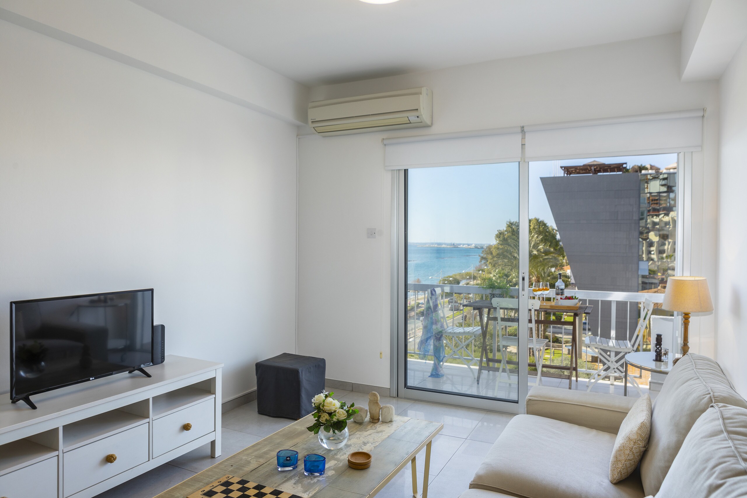 Property Image 2 - Light Filled Homey Flat with Nice Sea View from Balcony