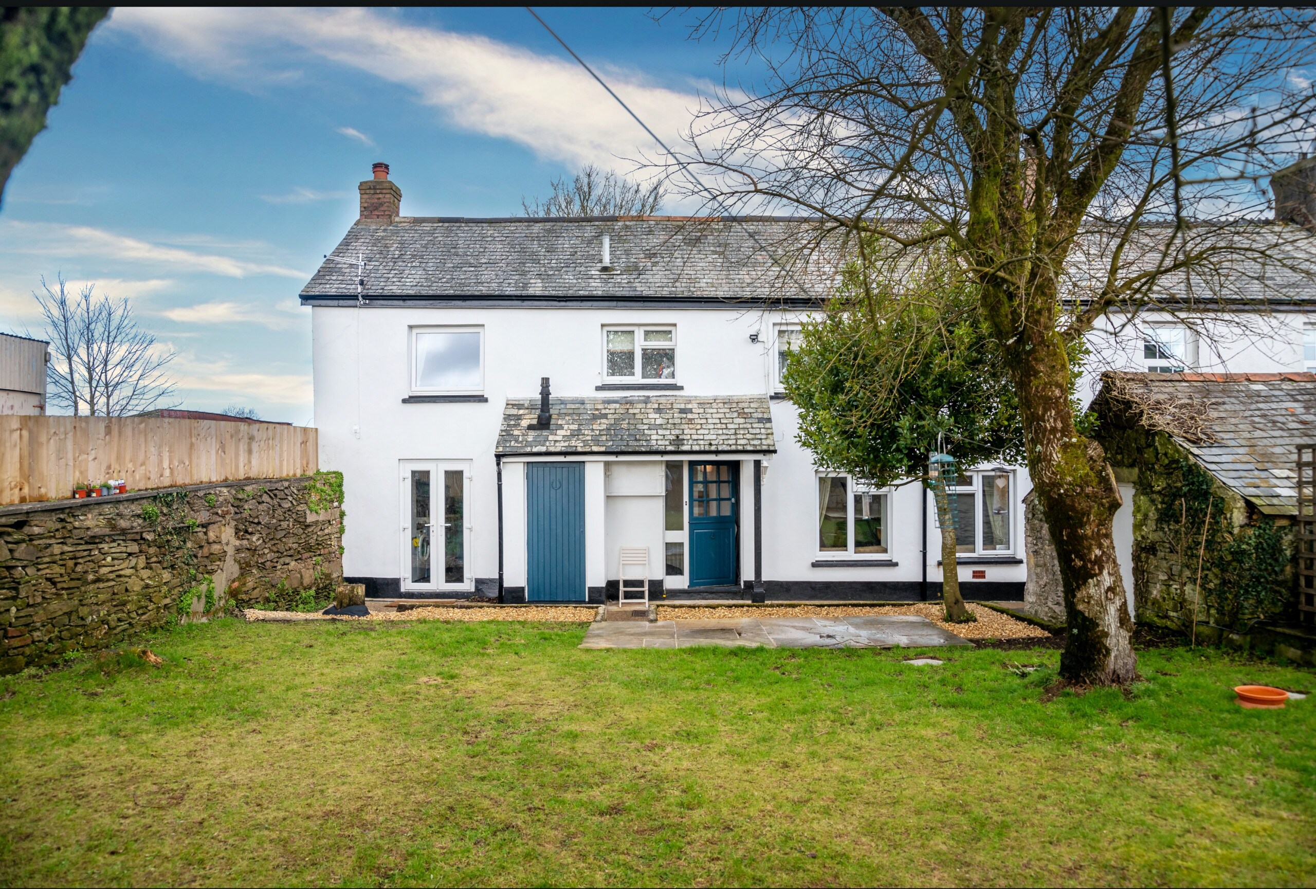 Property Image 1 - Enchanting Pet Friendly Cottage with Parking and Garden