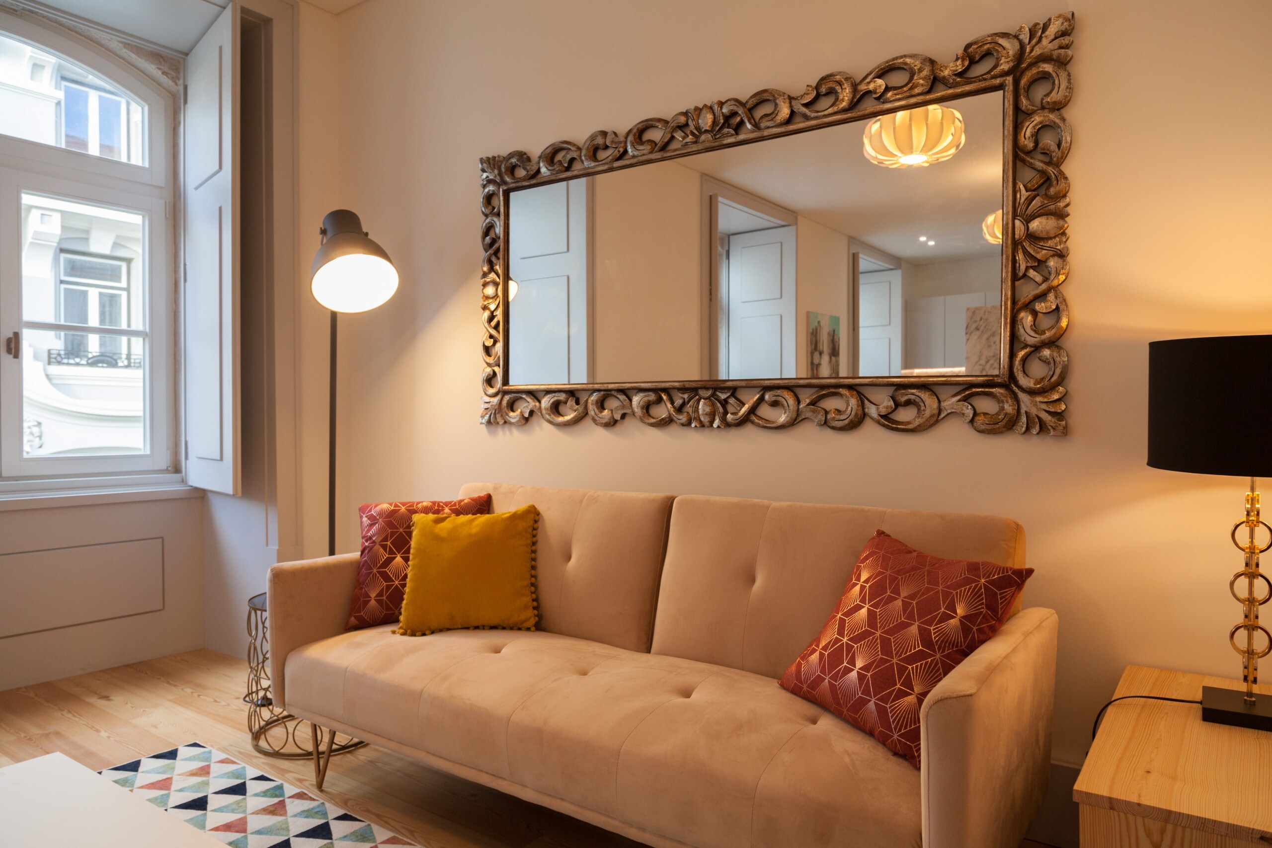 Property Image 2 - Luxurous 2 Bedroom Apartment with Classic Elements in Lisbon