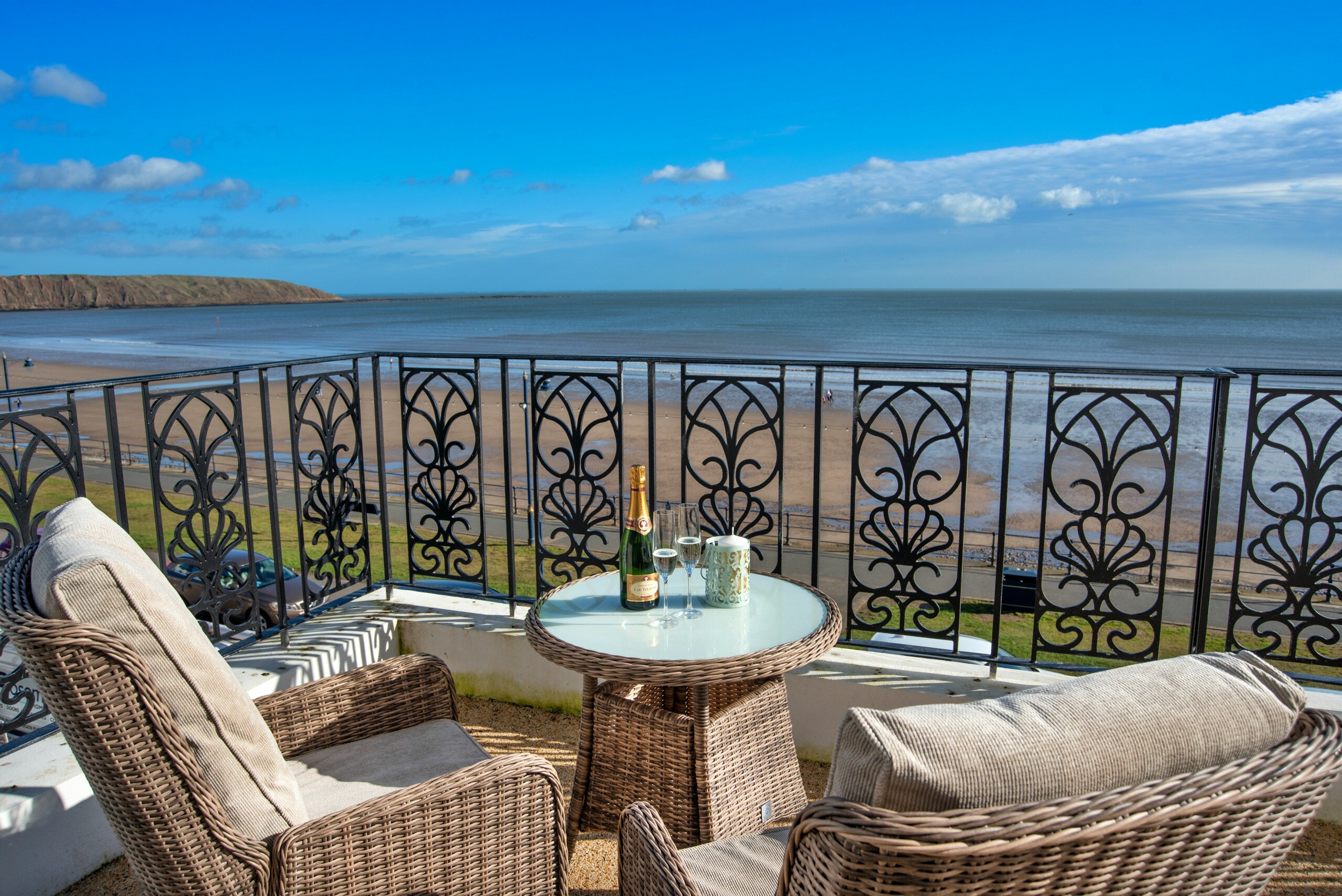 Property Image 1 - Astonishing Beachfront Apartment with Private Parking