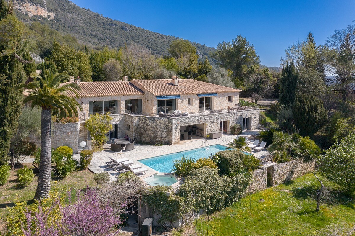 Property Image 1 - Large family property in the hills of Tourrettes sur Loup