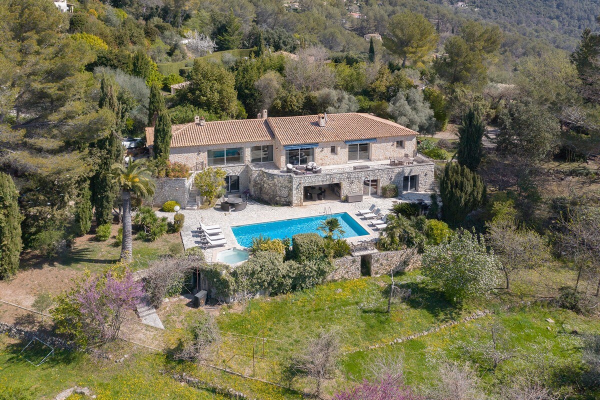 Property Image 2 - Large family property in the hills of Tourrettes sur Loup