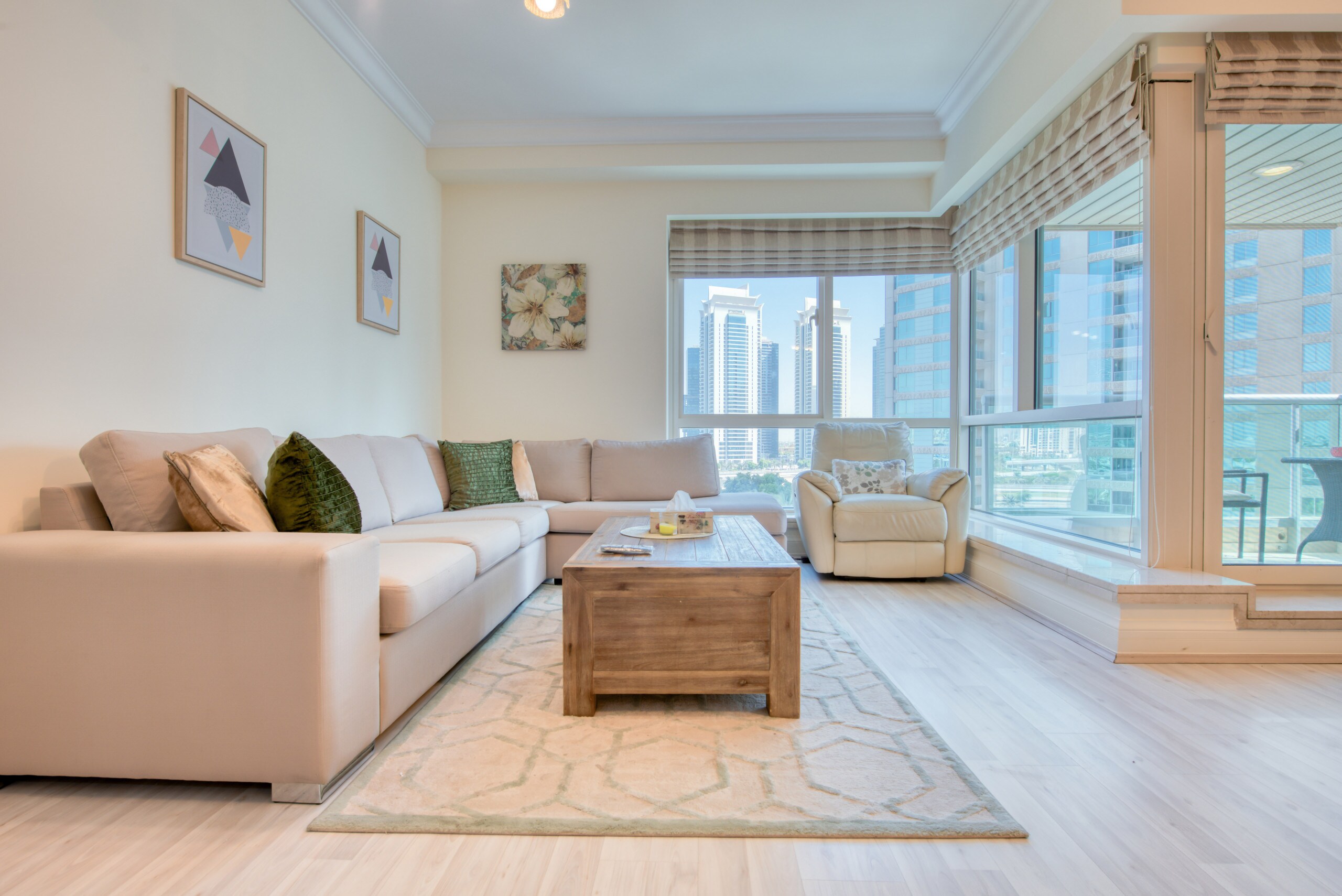 Property Image 2 - SPACIOUS AND BRIGHT APARTMENT IN EMAAR SIX TOWERS
