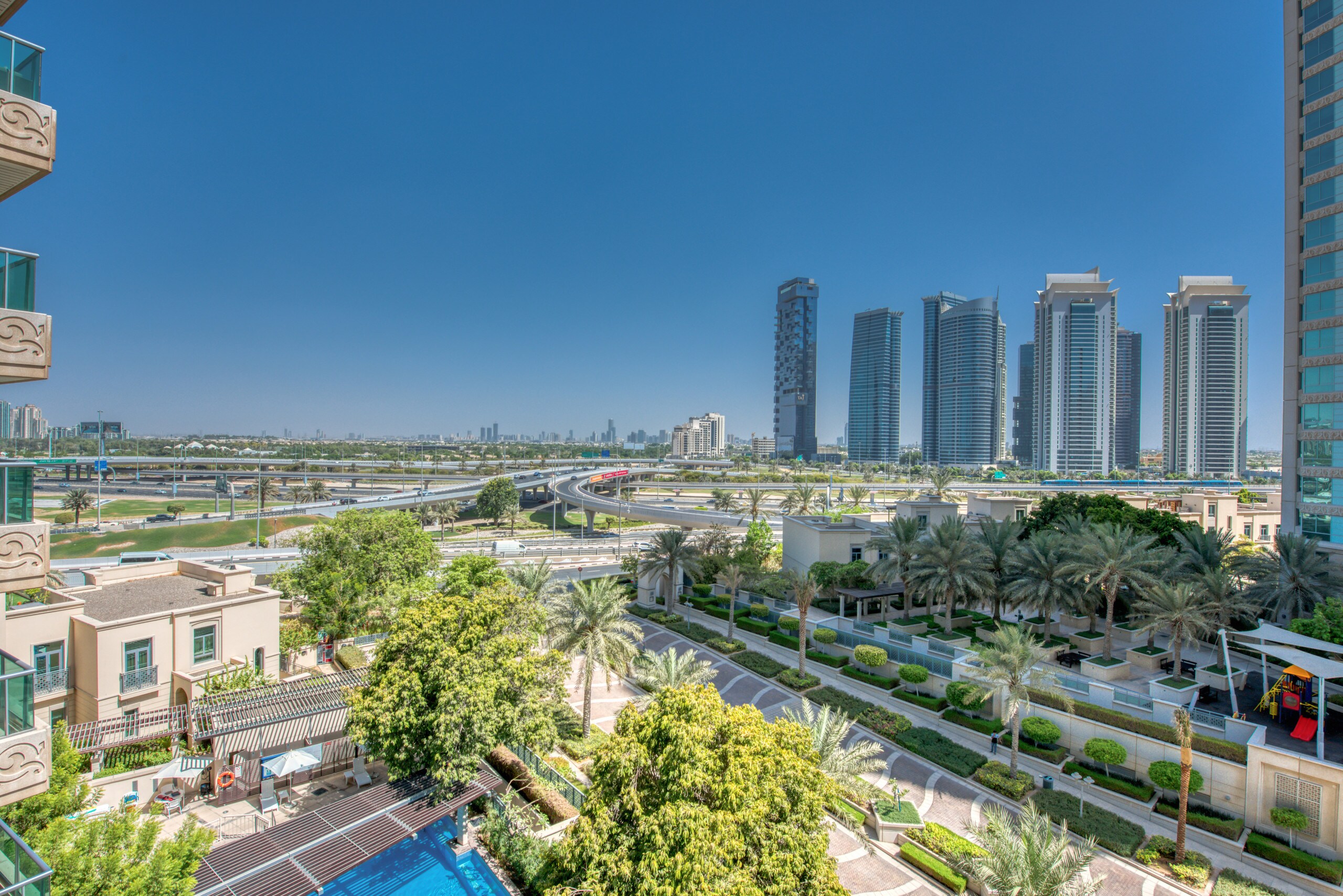 Property Image 1 - SPACIOUS AND BRIGHT APARTMENT IN EMAAR SIX TOWERS