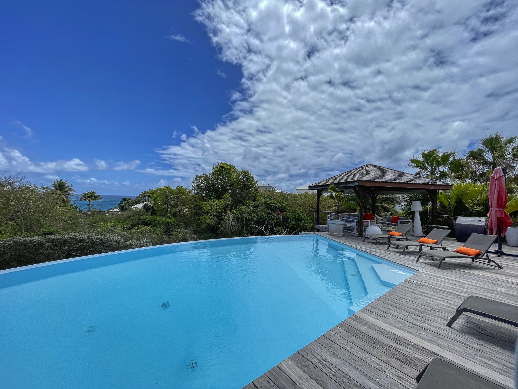 Property Image 2 - Superb Villa with Infinity Pool near Many Attractions