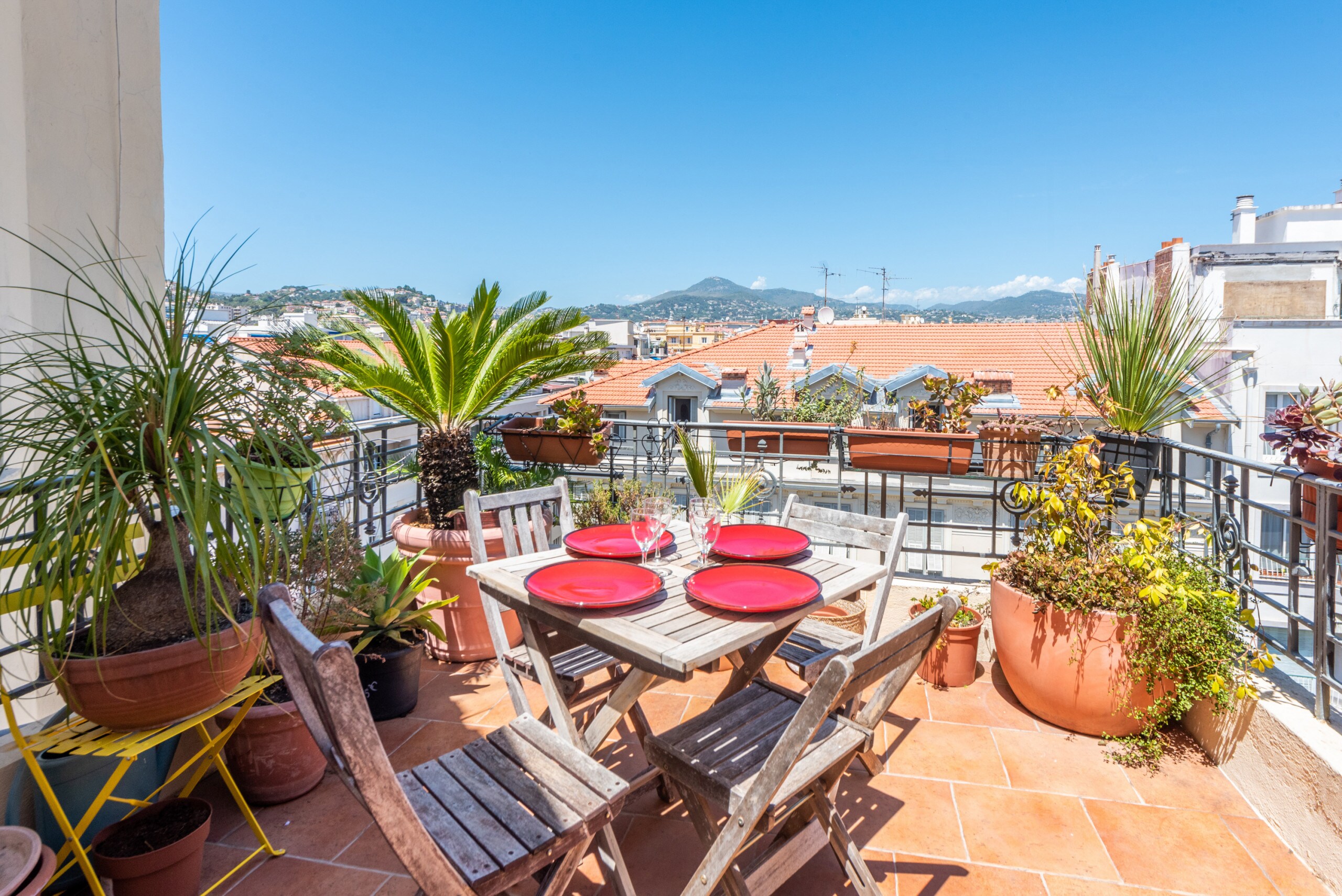 Property Image 1 - luxurious 2 bedroom top floor apartment in Nice with an amazing terrace