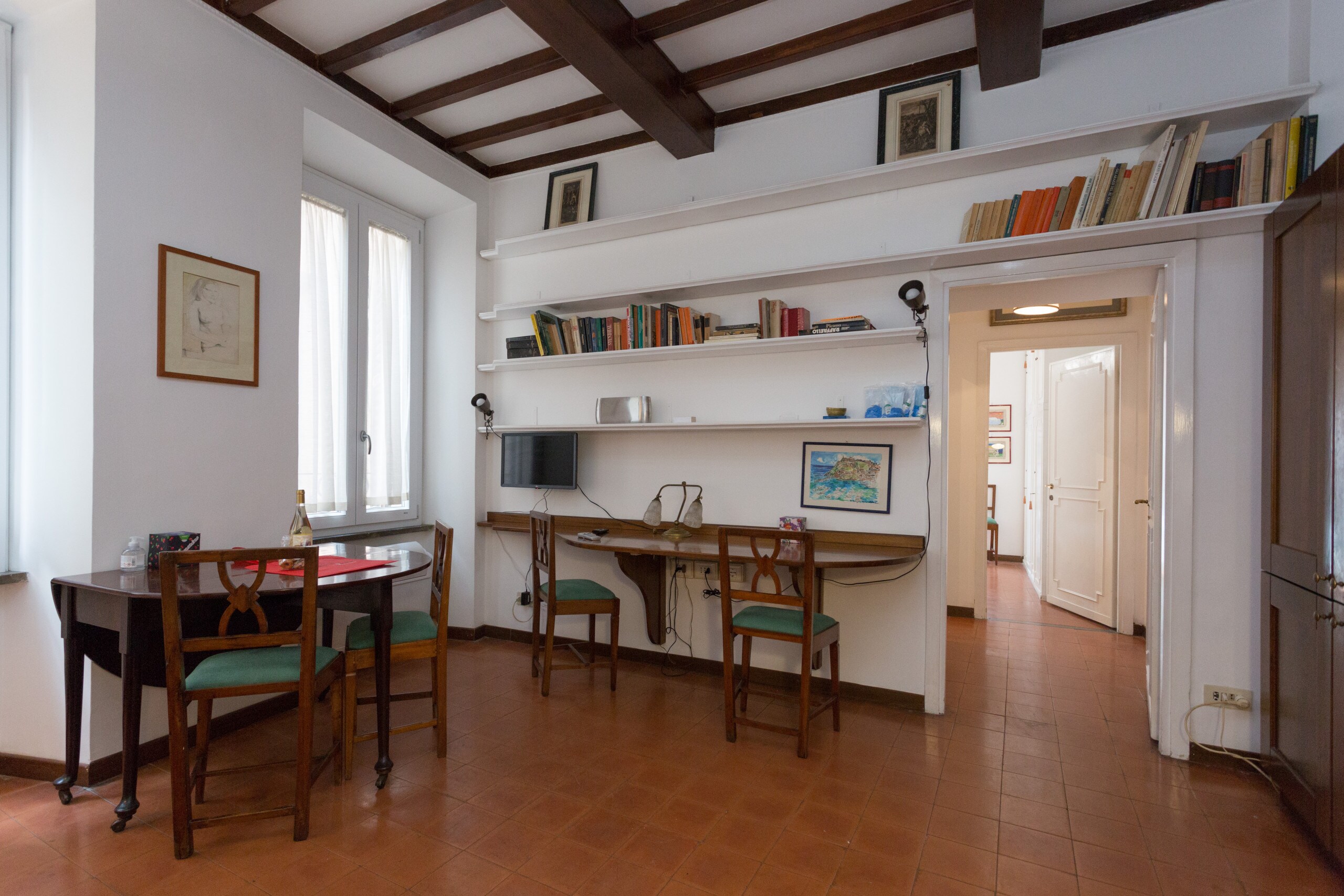 Property Image 2 - Bright Airy Flat next to Camp de Fiori and Nice Cafes