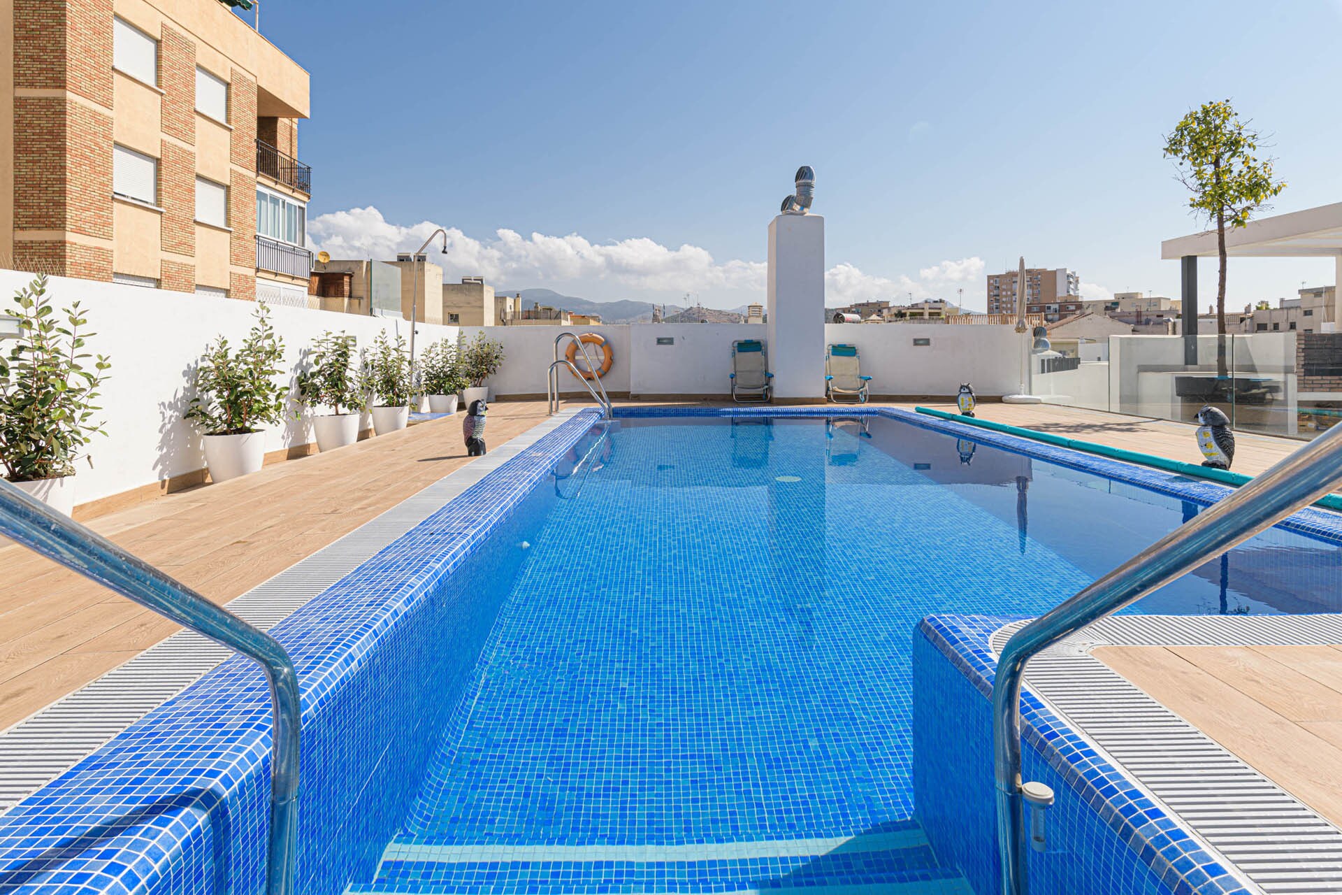 Property Image 1 - Stylish Apartment with Communal Rooftop Swimming Pool