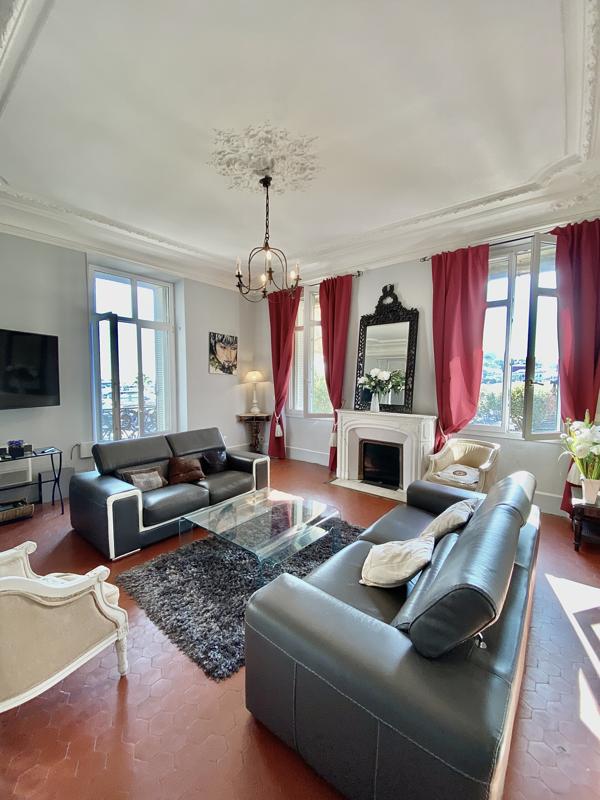 Property Image 2 - 3 bedroom apartment, that is one street away from Palais de Festivals