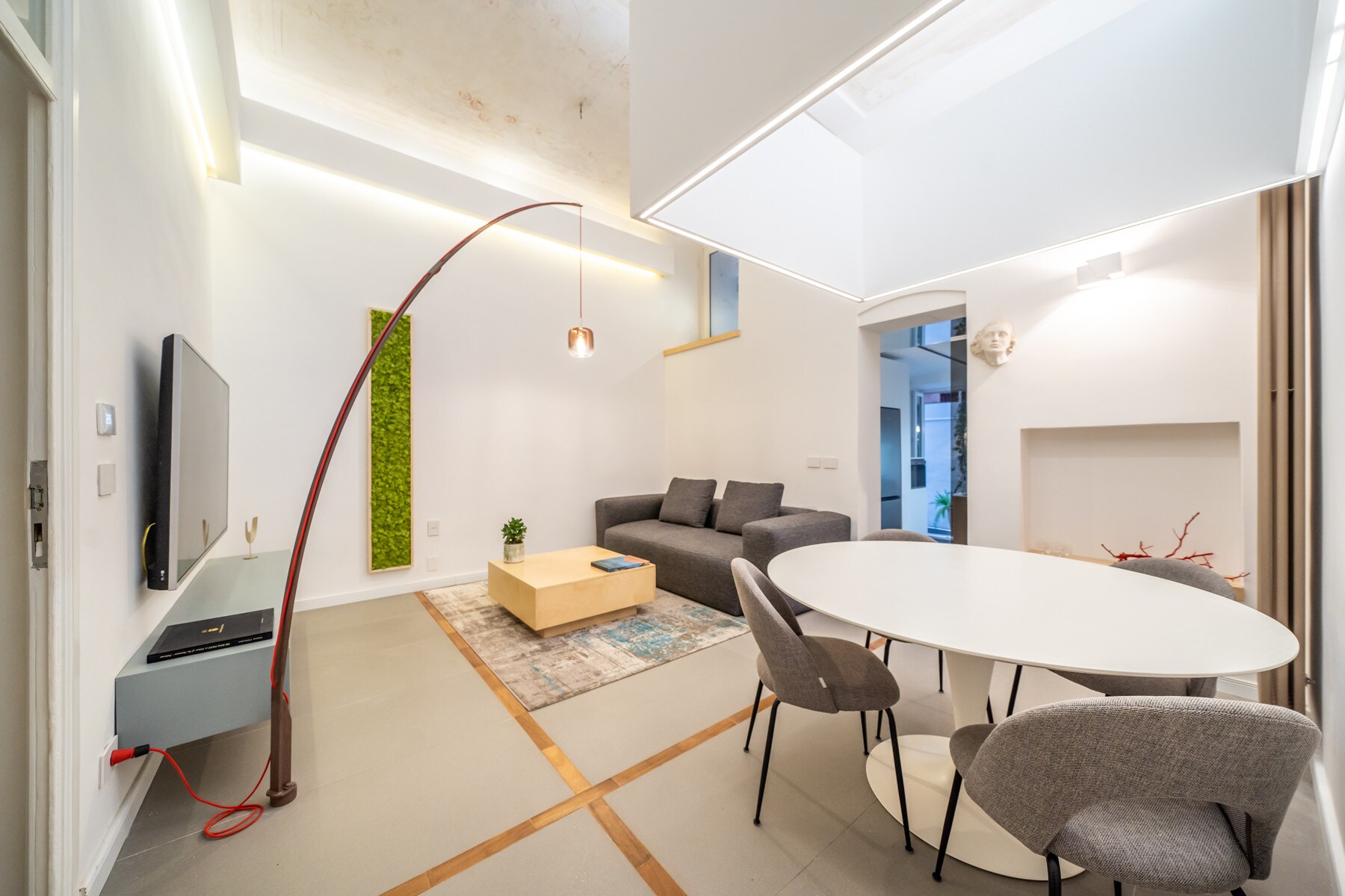 Property Image 1 - Extraordinary Serene Apartment near Via della Libertà
