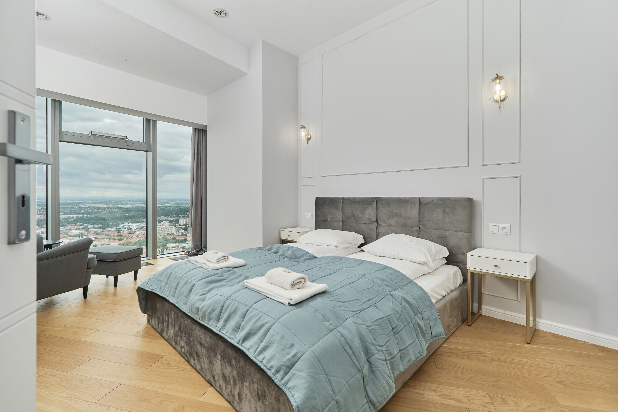 Property Image 2 - Sublime Airy Apartment with Unforgettable City View